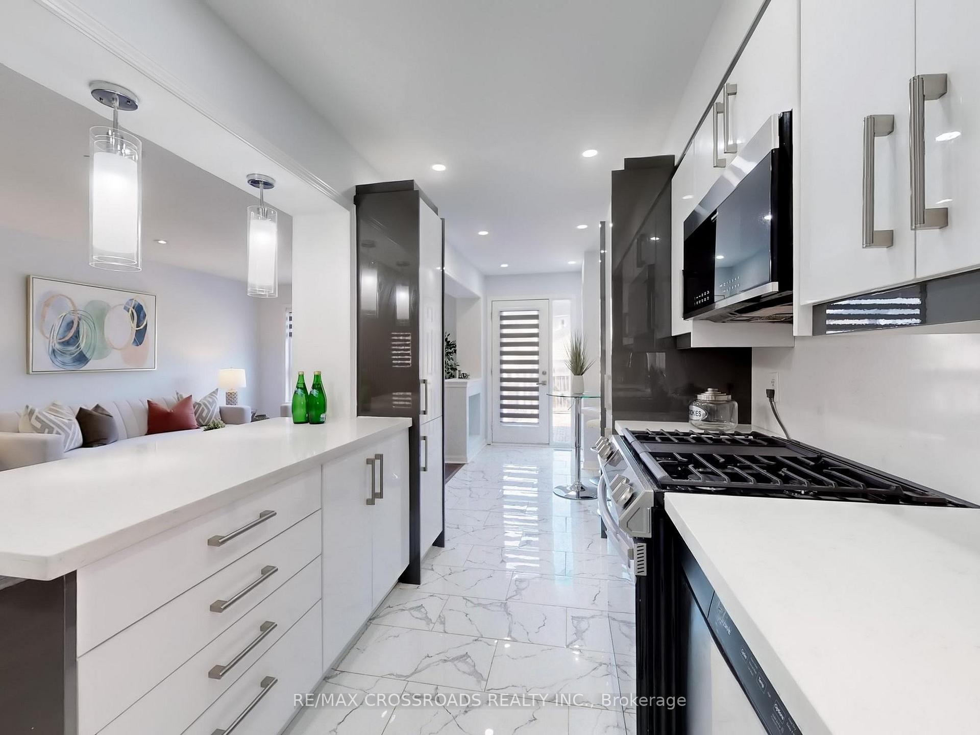 Photo 20 of 244 White's Hill Avenue, Markham, Cornell — HOMEH