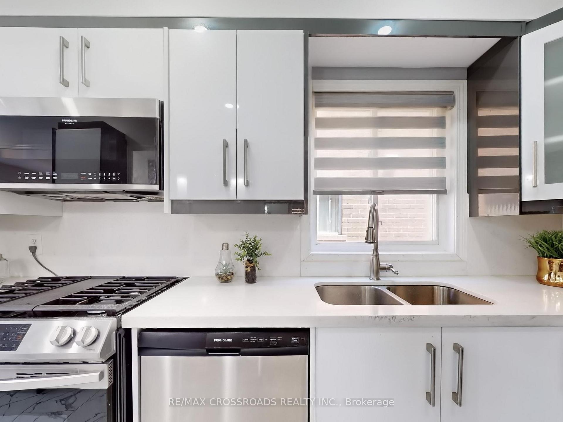 Photo 23 of 244 White's Hill Avenue, Markham, Cornell — HOMEH