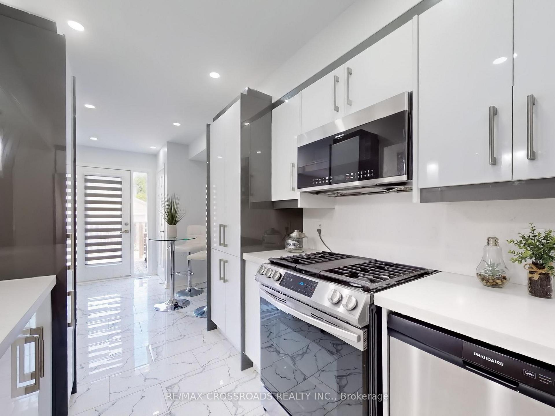 Photo 24 of 244 White's Hill Avenue, Markham, Cornell — HOMEH