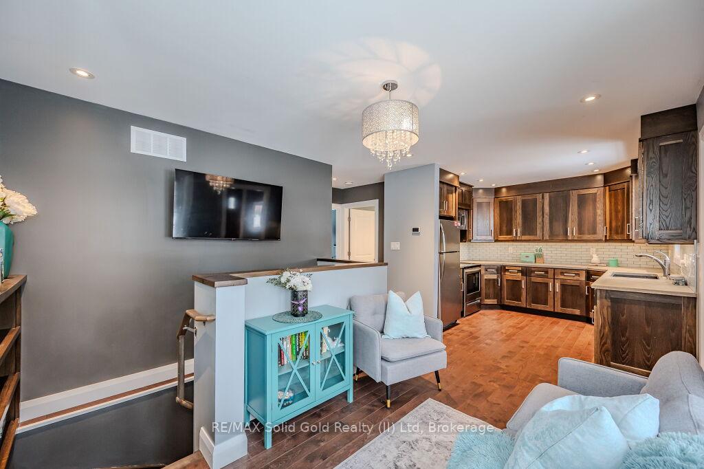 Photo 8 of 25 Hett Avenue, Kitchener — HOMEH