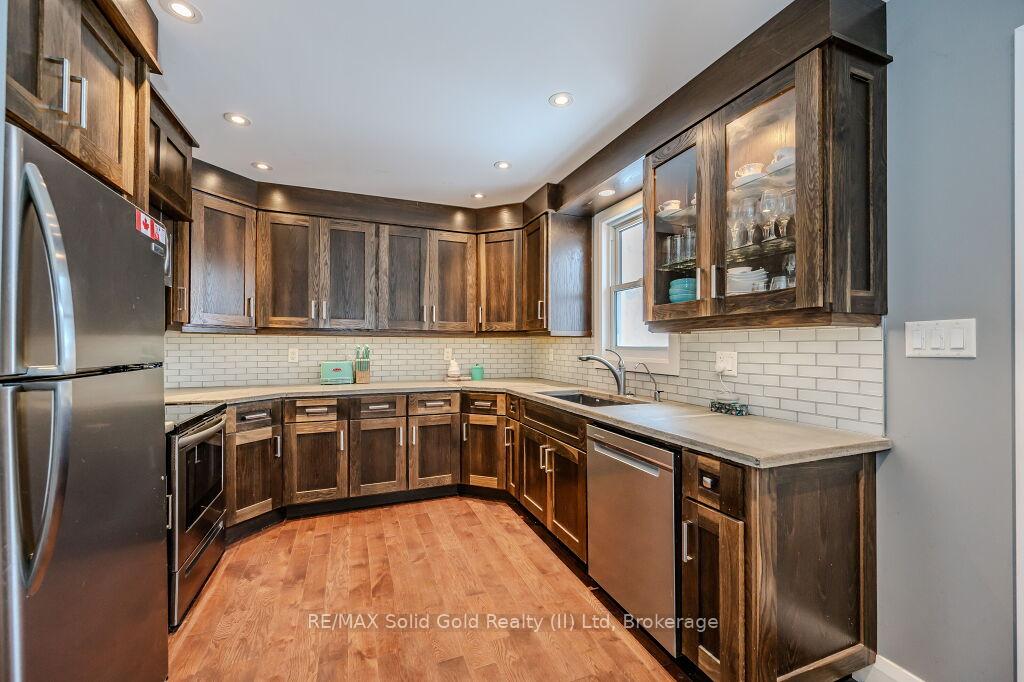 Photo 10 of 25 Hett Avenue, Kitchener — HOMEH