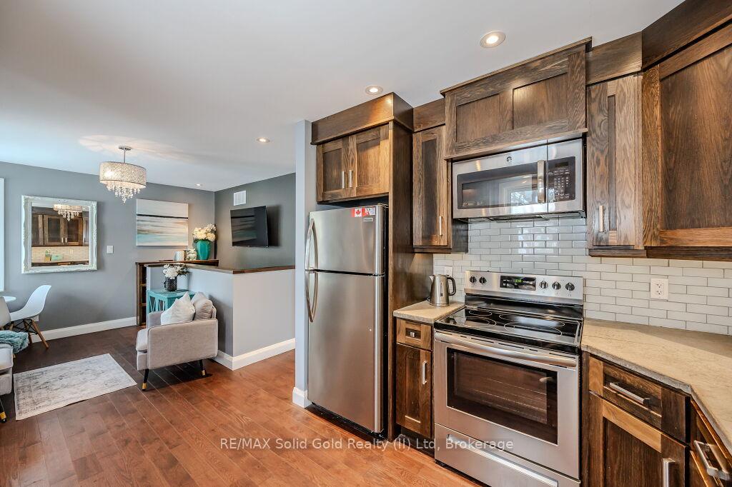 Photo 12 of 25 Hett Avenue, Kitchener — HOMEH