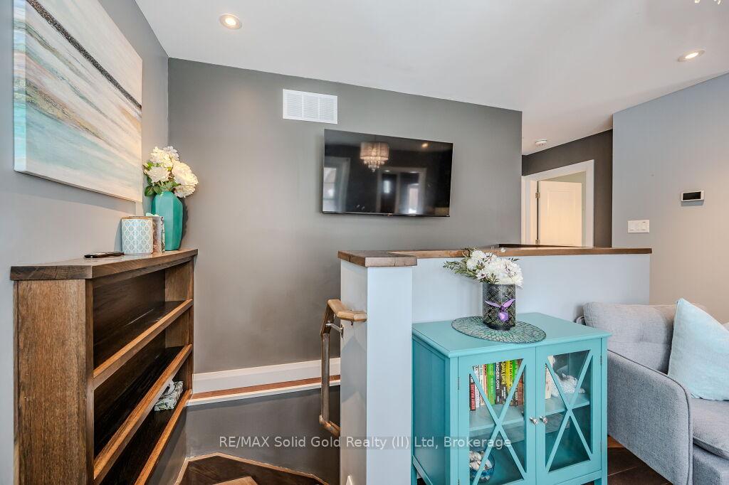 Photo 20 of 25 Hett Avenue, Kitchener — HOMEH