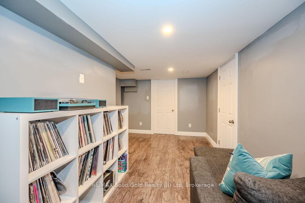 Photo 24 of 25 Hett Avenue, Kitchener — HOMEH