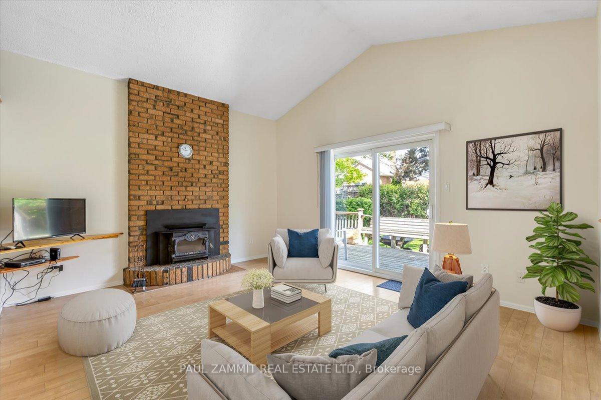 Photo 4 of 30 Breckonwood Crescent, Markham, Aileen-Willowbrook — HOMEH