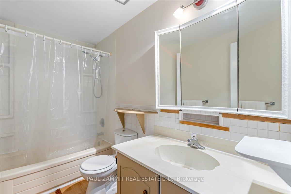 Photo 9 of 30 Breckonwood Crescent, Markham, Aileen-Willowbrook — HOMEH