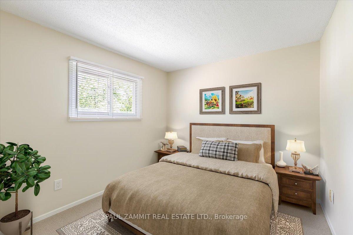 Photo 10 of 30 Breckonwood Crescent, Markham, Aileen-Willowbrook — HOMEH