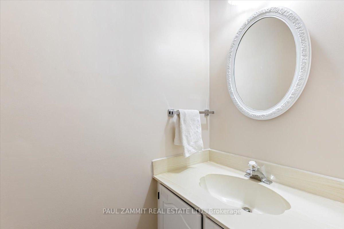 Photo 11 of 30 Breckonwood Crescent, Markham, Aileen-Willowbrook — HOMEH