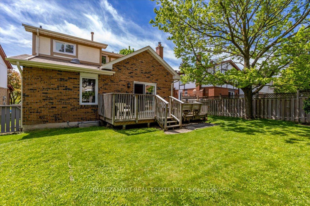 Photo 13 of 30 Breckonwood Crescent, Markham, Aileen-Willowbrook — HOMEH