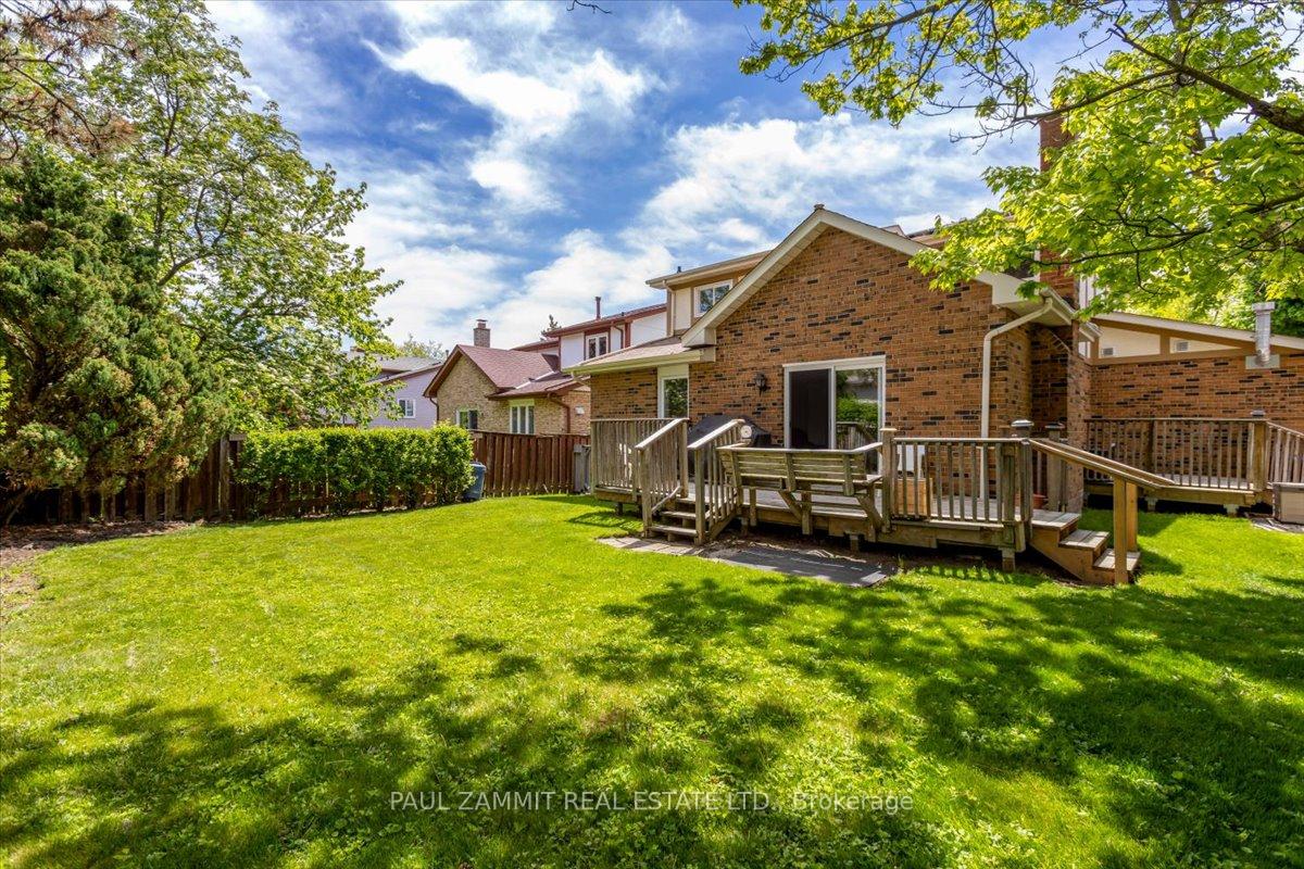 Photo 14 of 30 Breckonwood Crescent, Markham, Aileen-Willowbrook — HOMEH