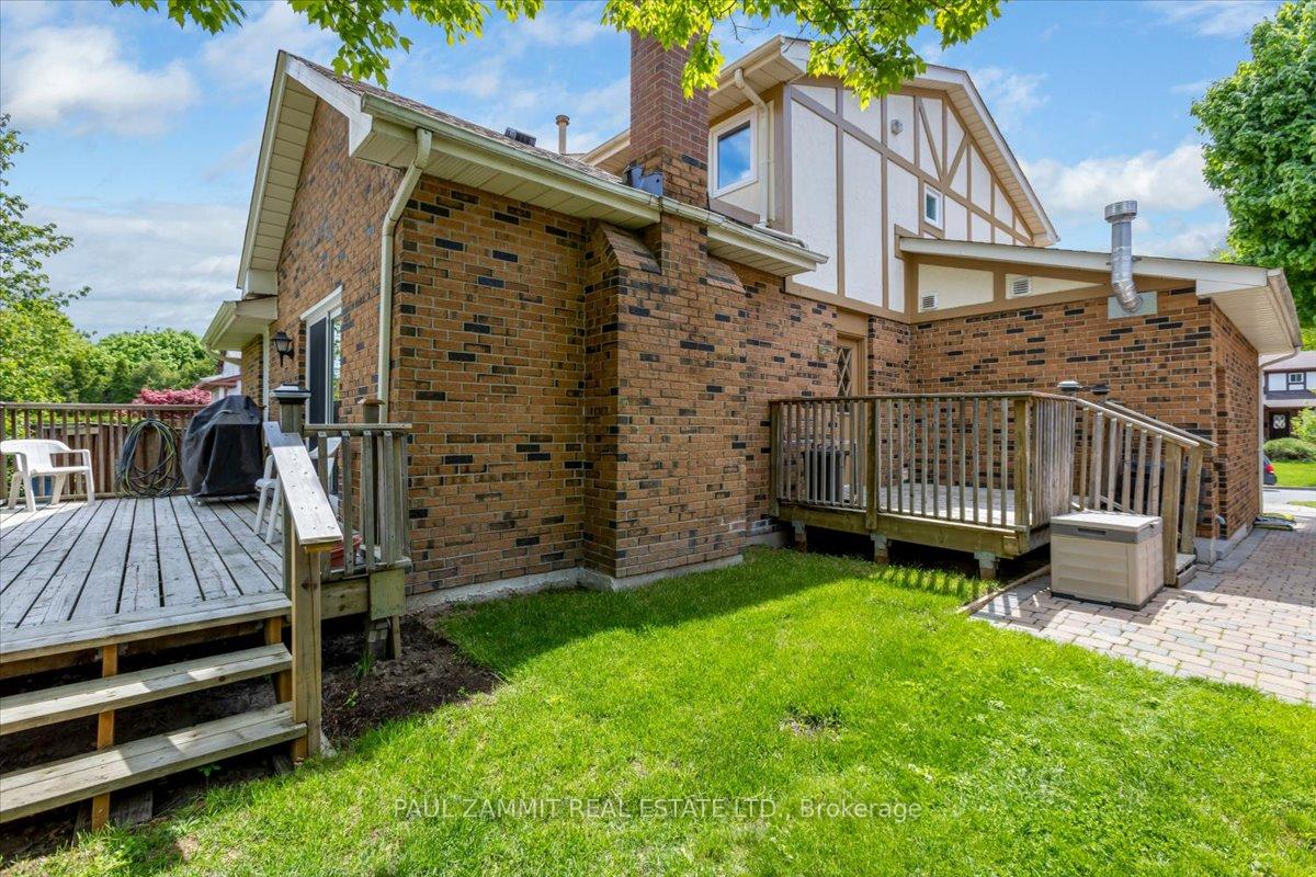 Photo 15 of 30 Breckonwood Crescent, Markham, Aileen-Willowbrook — HOMEH