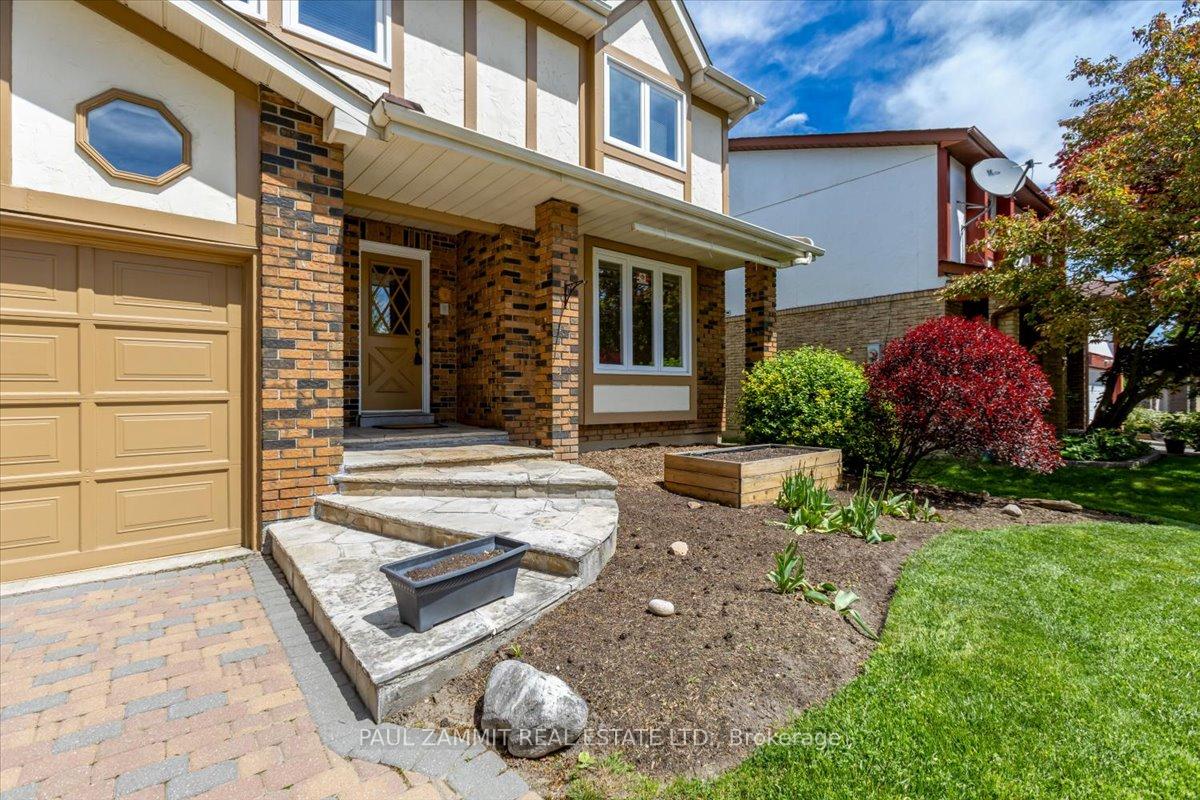 Photo 16 of 30 Breckonwood Crescent, Markham, Aileen-Willowbrook — HOMEH
