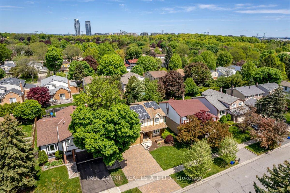 Photo 19 of 30 Breckonwood Crescent, Markham, Aileen-Willowbrook — HOMEH