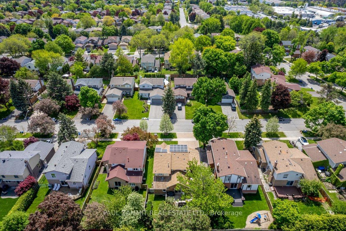 Photo 22 of 30 Breckonwood Crescent, Markham, Aileen-Willowbrook — HOMEH