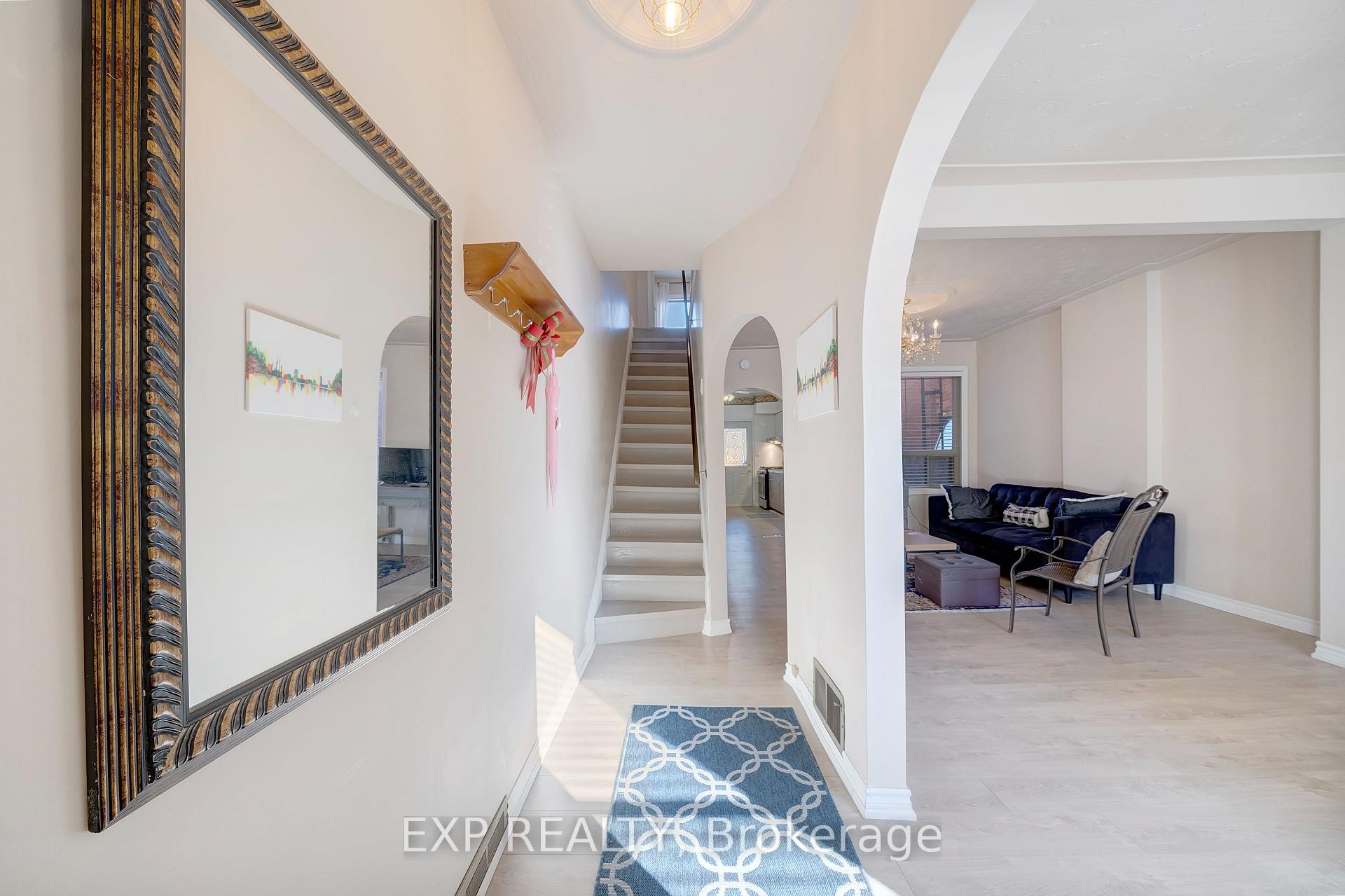Photo 3 of Unit Upper, 50 1/2 Clyde Street, Hamilton, Landsdale — HOMEH