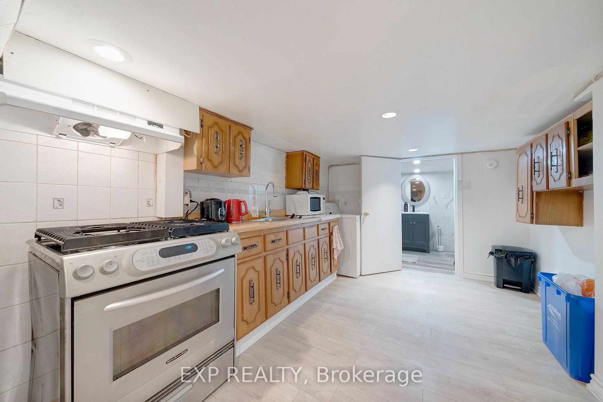 Photo 22 of Unit Upper, 50 1/2 Clyde Street, Hamilton, Landsdale — HOMEH