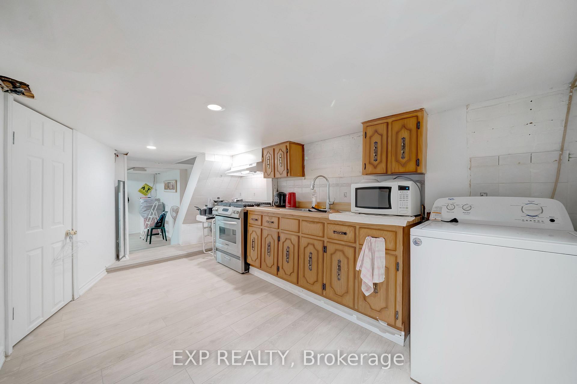 Photo 23 of Unit Upper, 50 1/2 Clyde Street, Hamilton, Landsdale — HOMEH