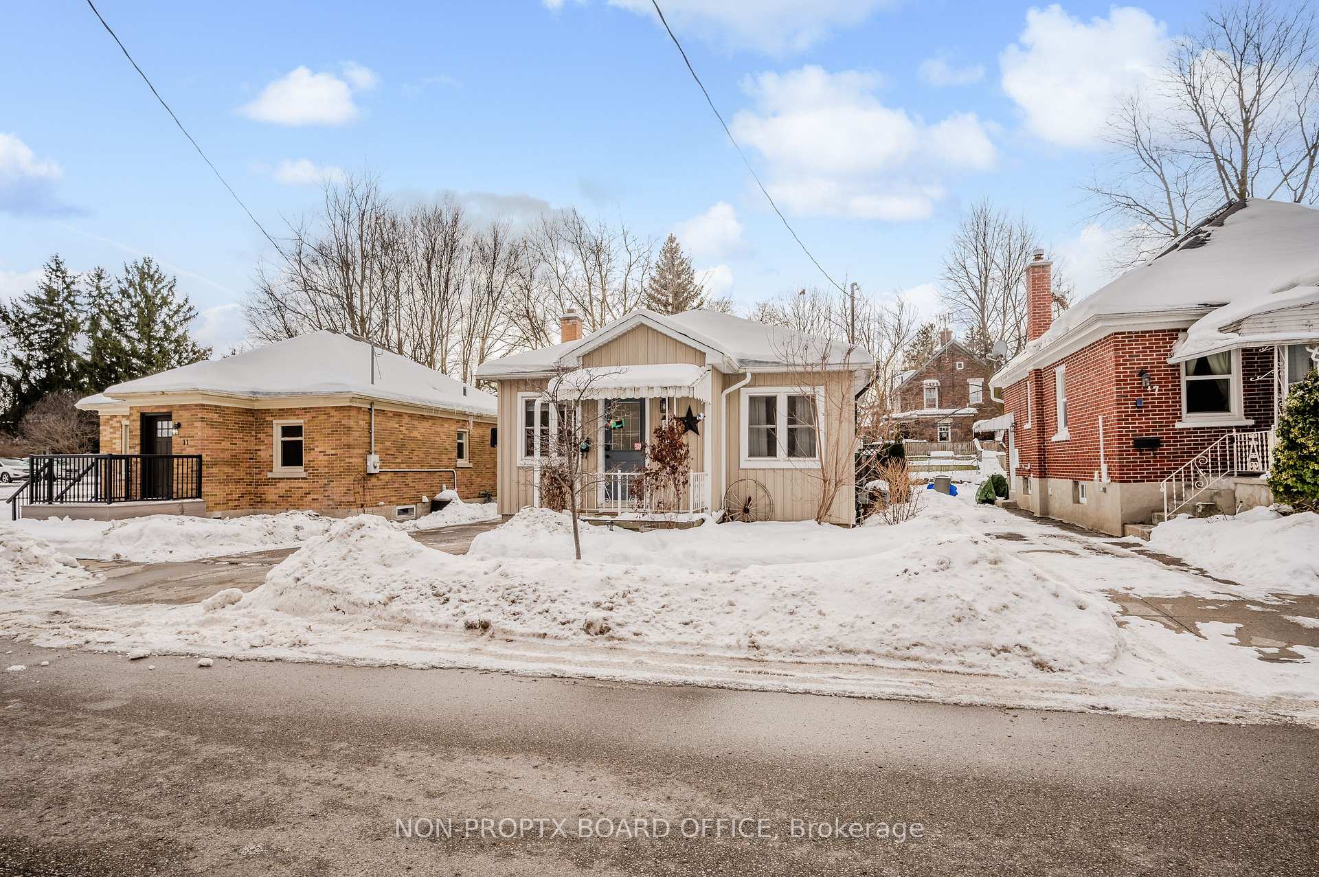 Photo 4 of 15 Esson Street, Kitchener — HOMEH