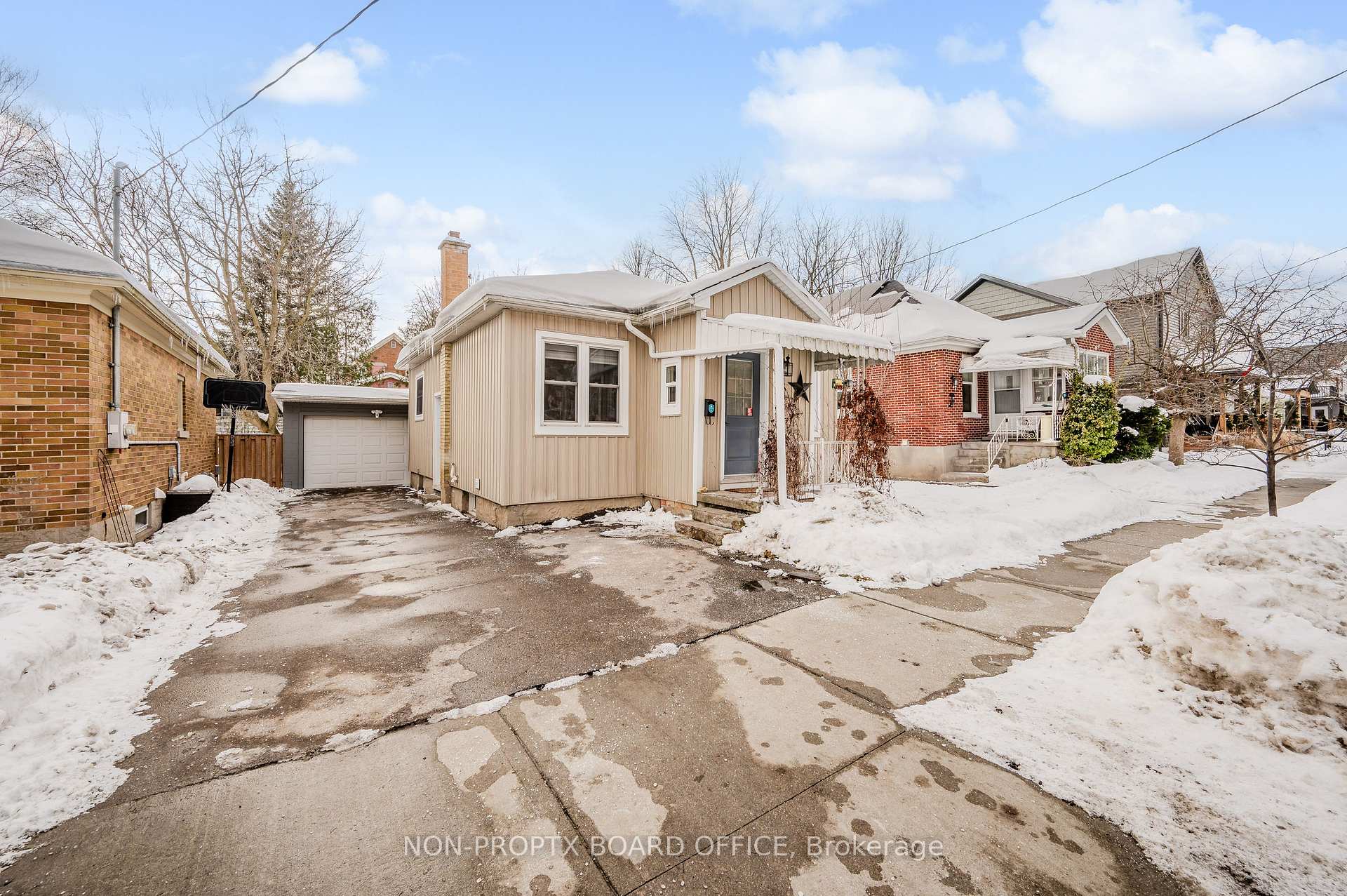 Photo 5 of 15 Esson Street, Kitchener — HOMEH