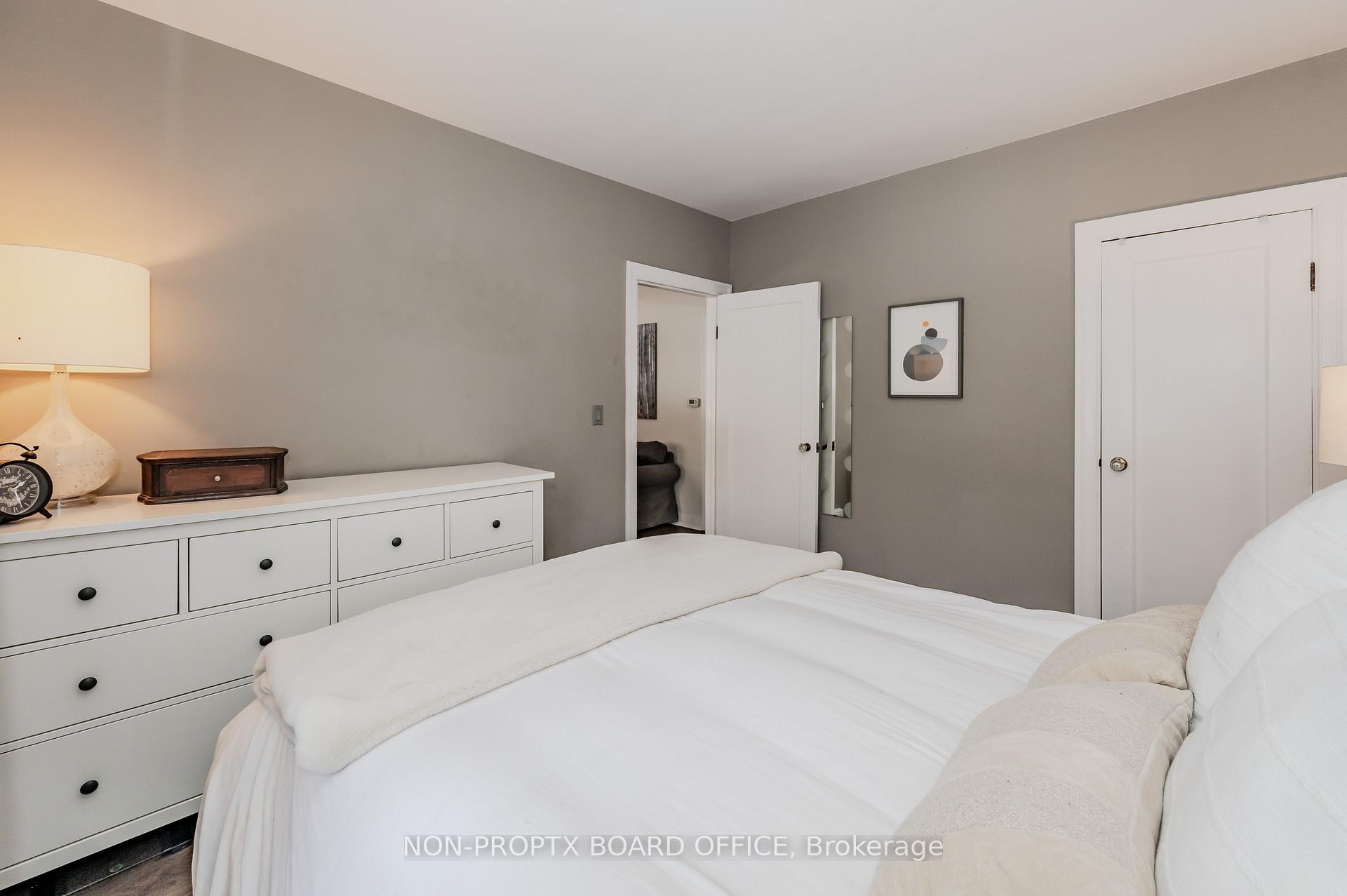 Photo 16 of 15 Esson Street, Kitchener — HOMEH