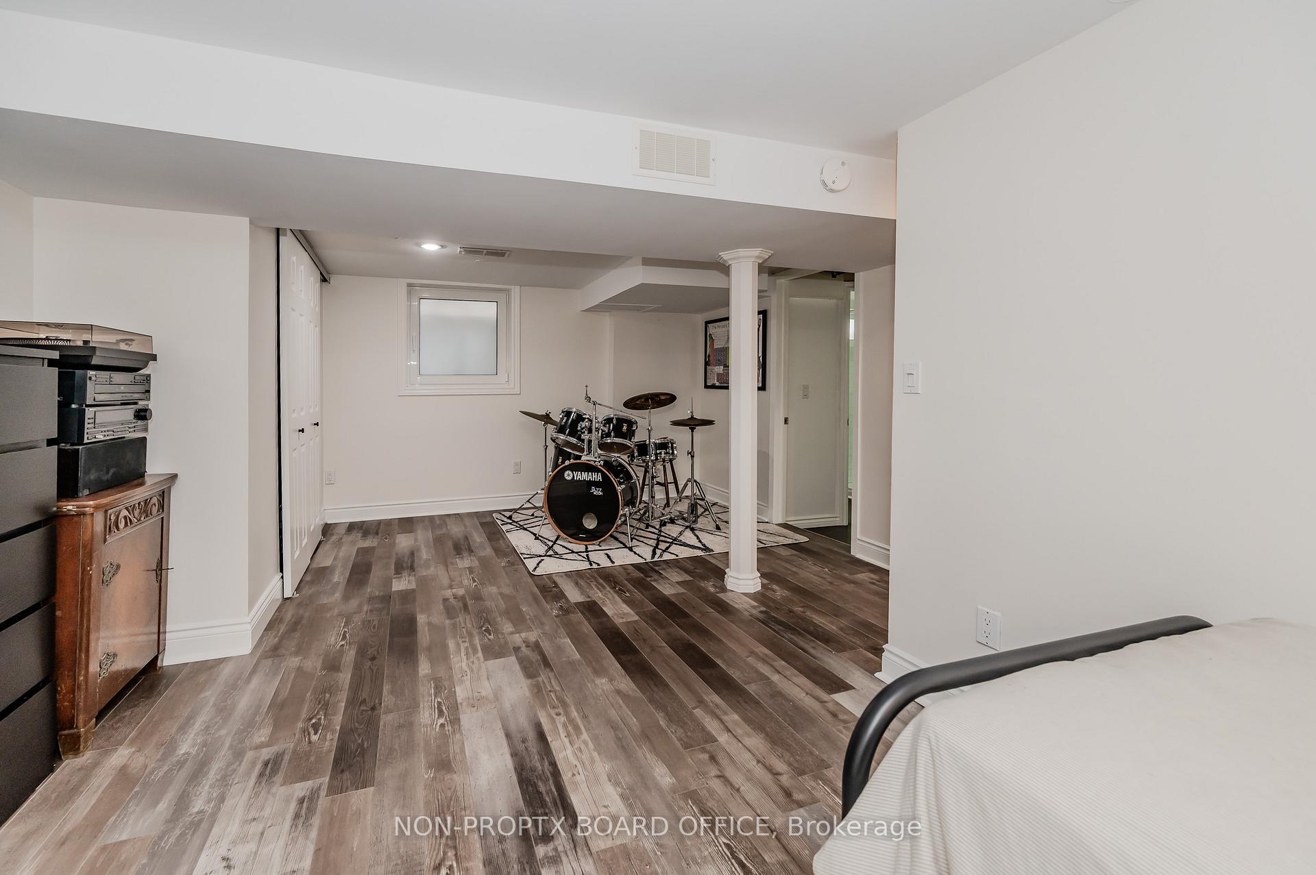 Photo 25 of 15 Esson Street, Kitchener — HOMEH