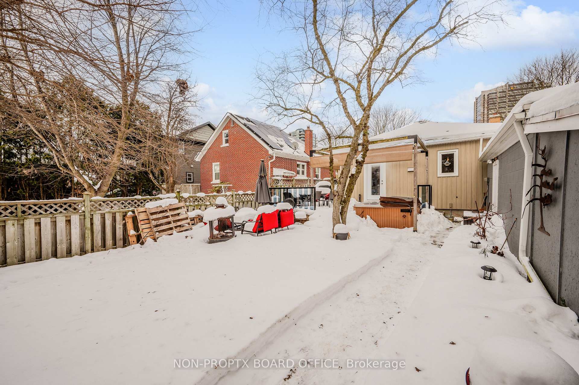 Photo 33 of 15 Esson Street, Kitchener — HOMEH