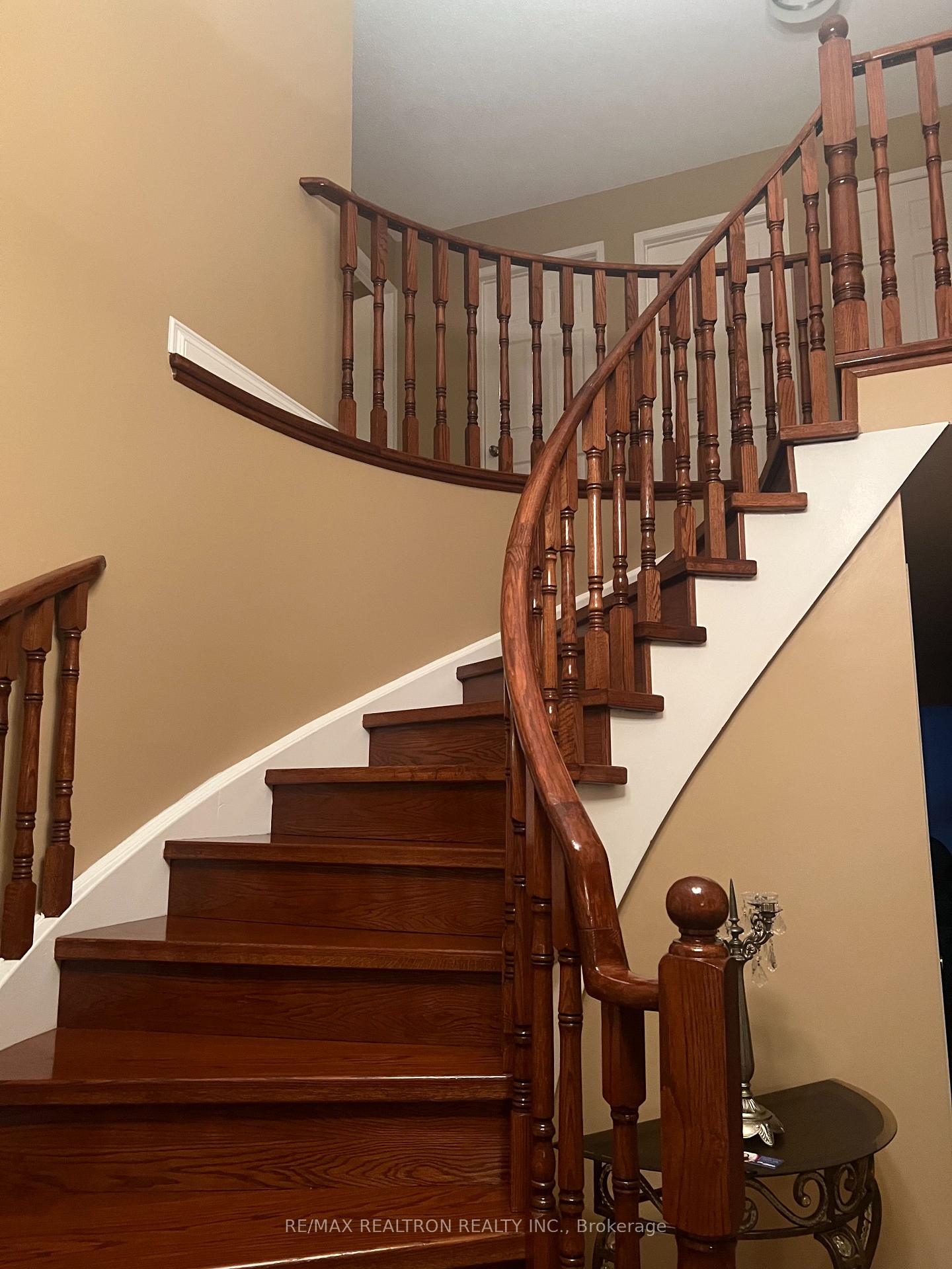 Photo 2 of 22 Hillcroft Drive E, Markham, Milliken Mills East — HOMEH
