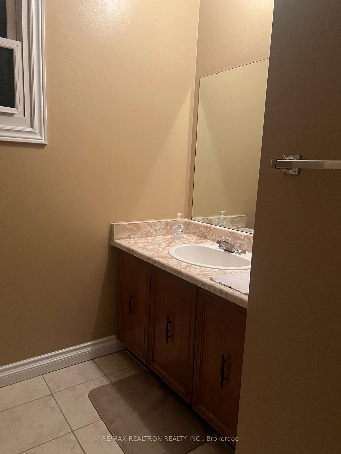 Photo 10 of 22 Hillcroft Drive E, Markham, Milliken Mills East — HOMEH