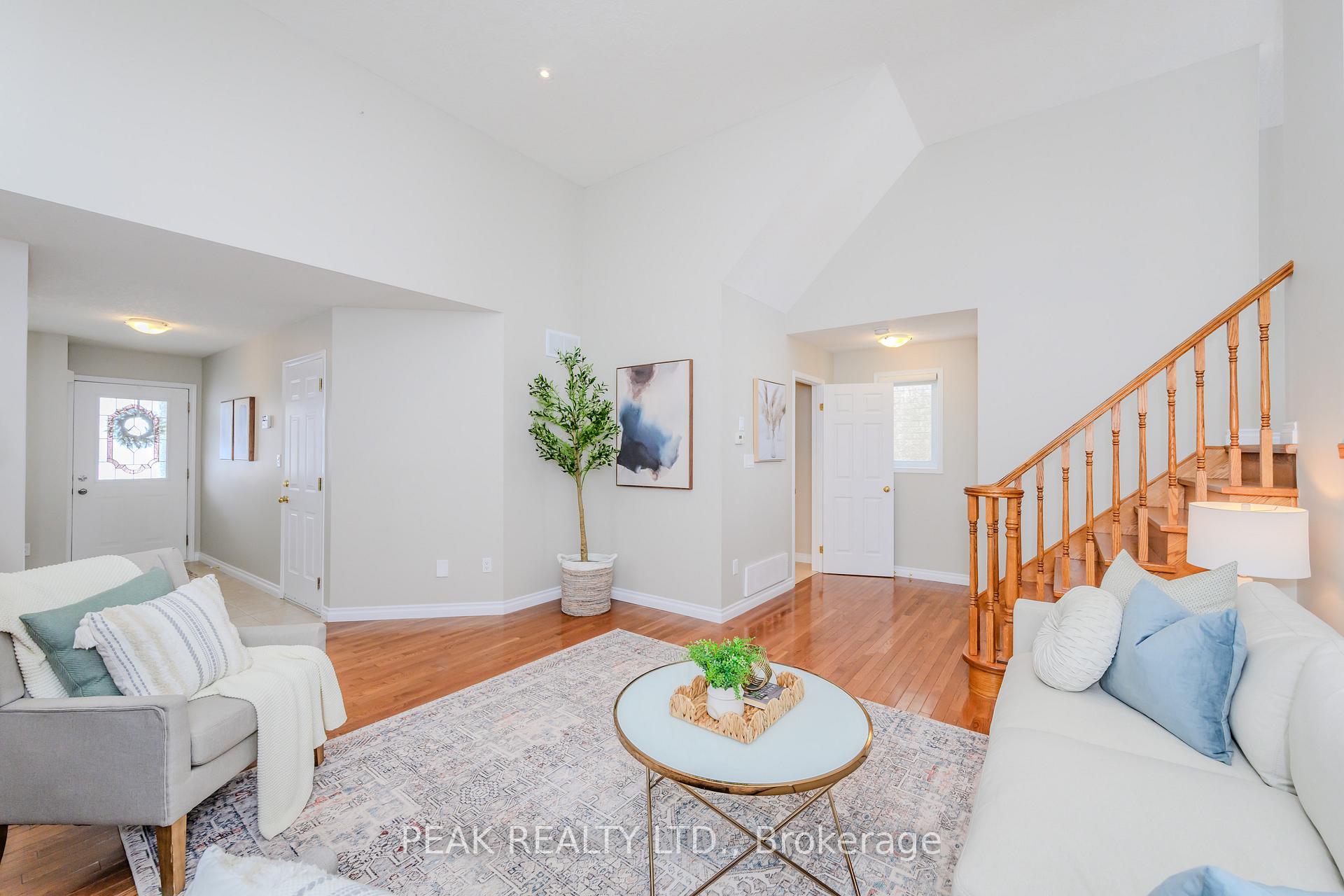 Photo 11 of 39 Winding Meadow Court, Kitchener — HOMEH