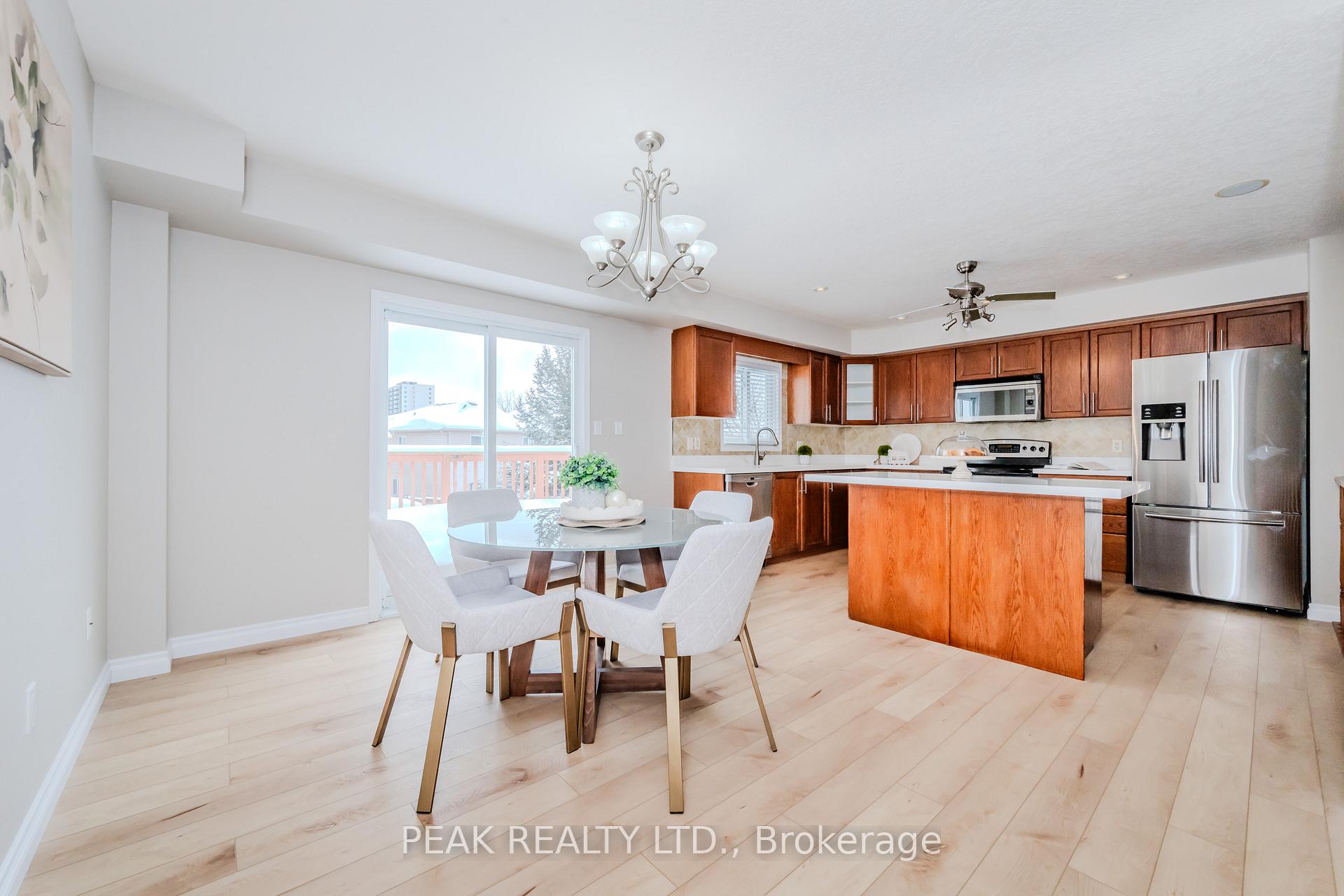Photo 13 of 39 Winding Meadow Court, Kitchener — HOMEH
