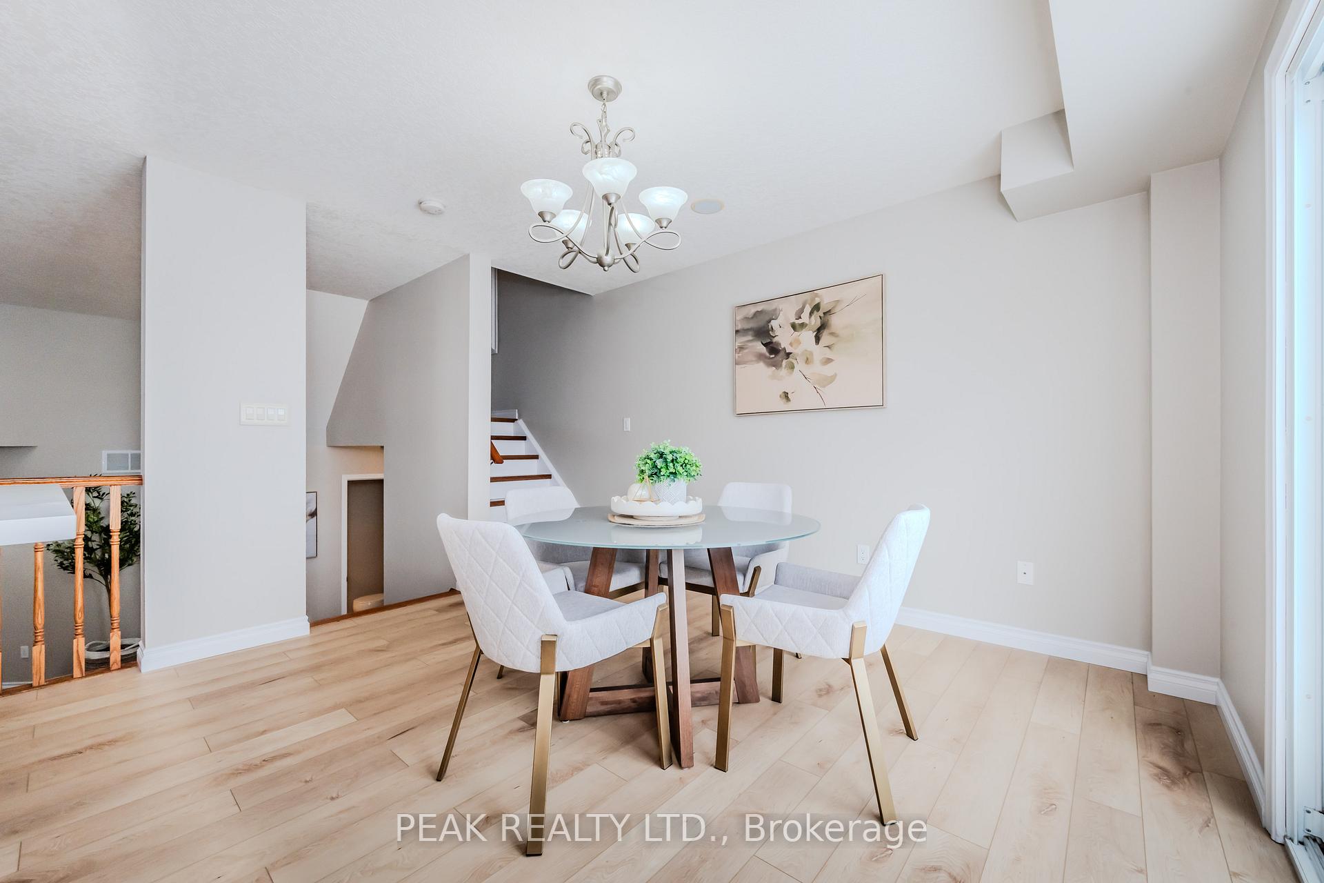 Photo 14 of 39 Winding Meadow Court, Kitchener — HOMEH