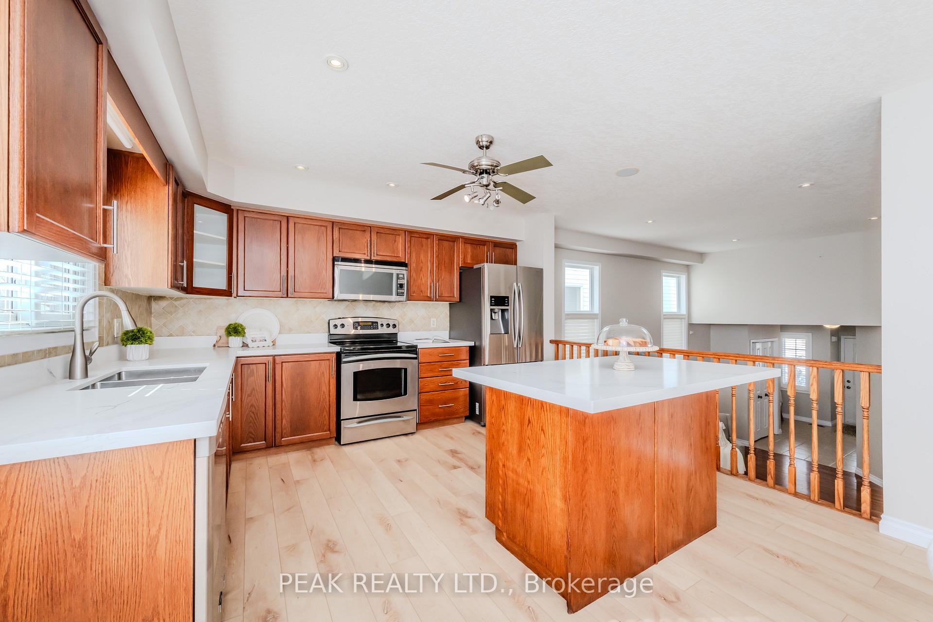 Photo 16 of 39 Winding Meadow Court, Kitchener — HOMEH