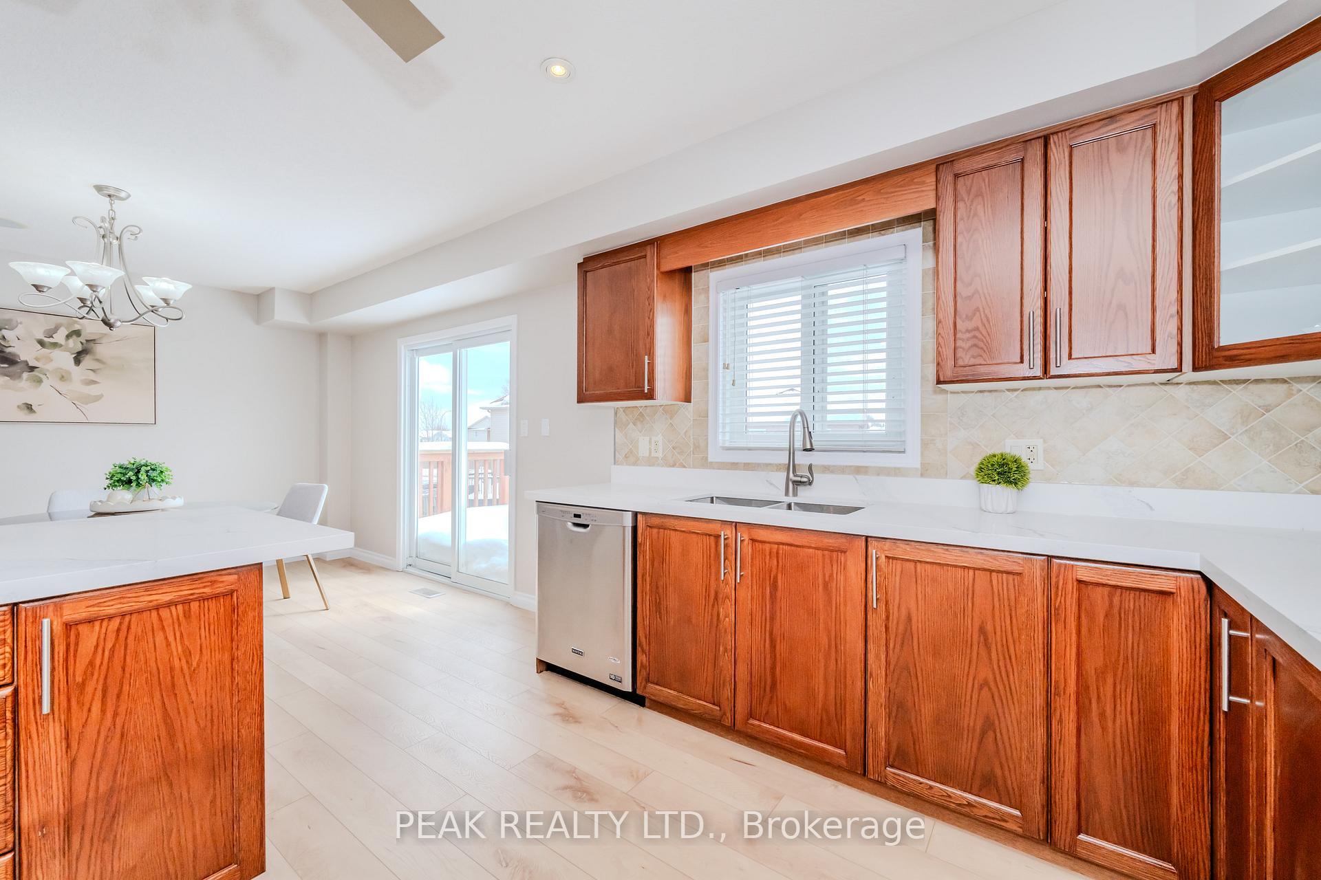 Photo 18 of 39 Winding Meadow Court, Kitchener — HOMEH