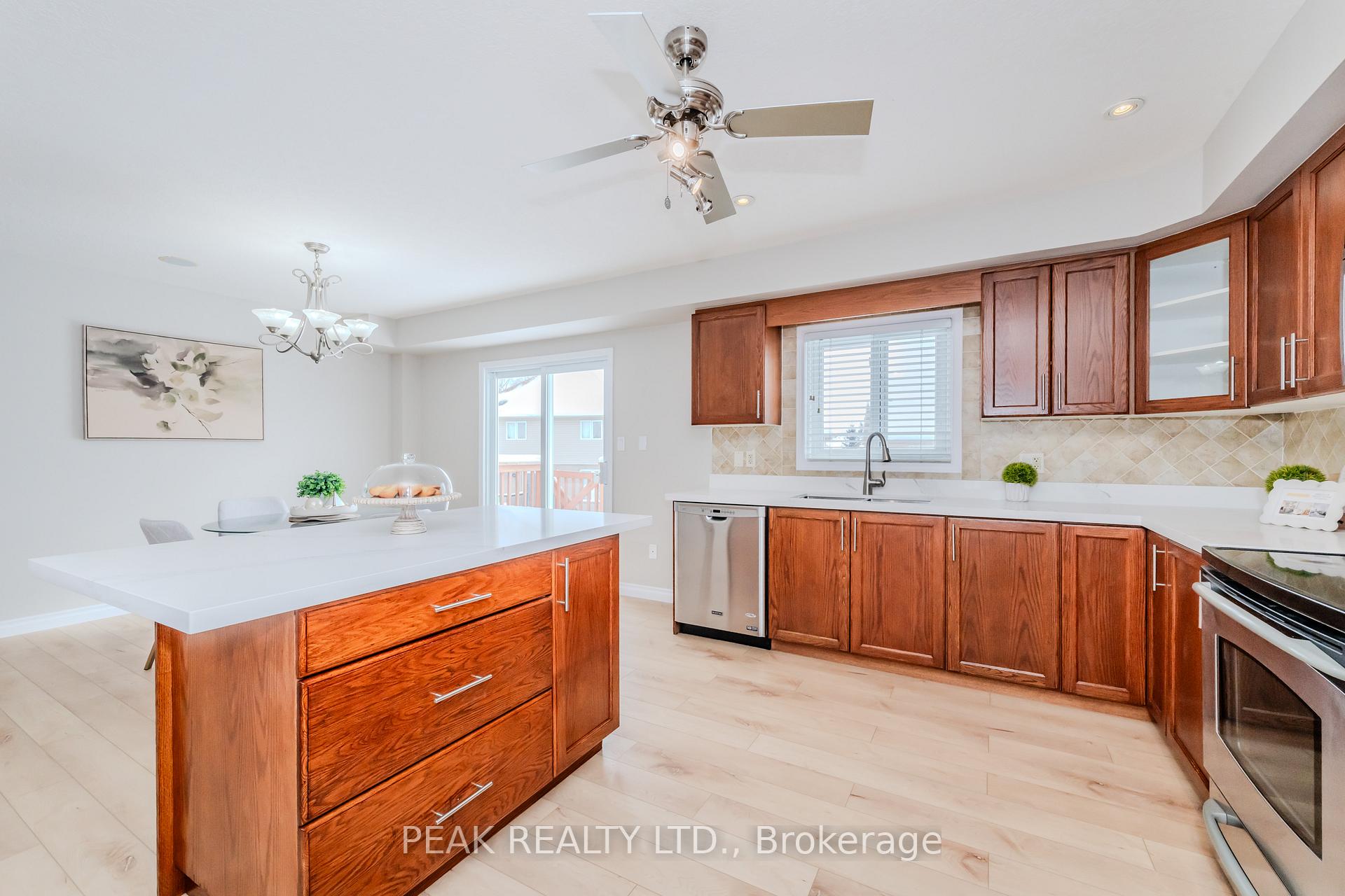 Photo 20 of 39 Winding Meadow Court, Kitchener — HOMEH