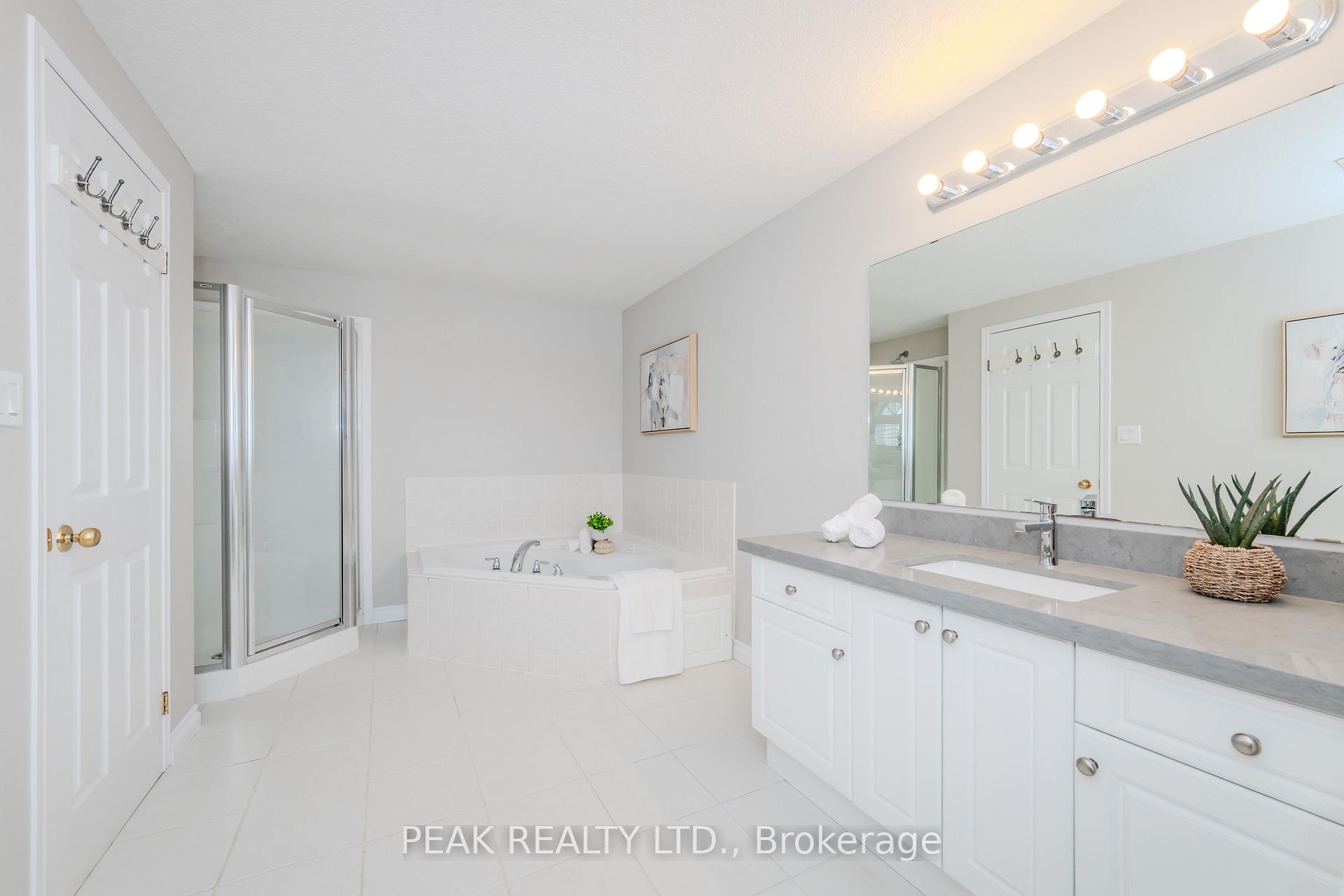 Photo 24 of 39 Winding Meadow Court, Kitchener — HOMEH