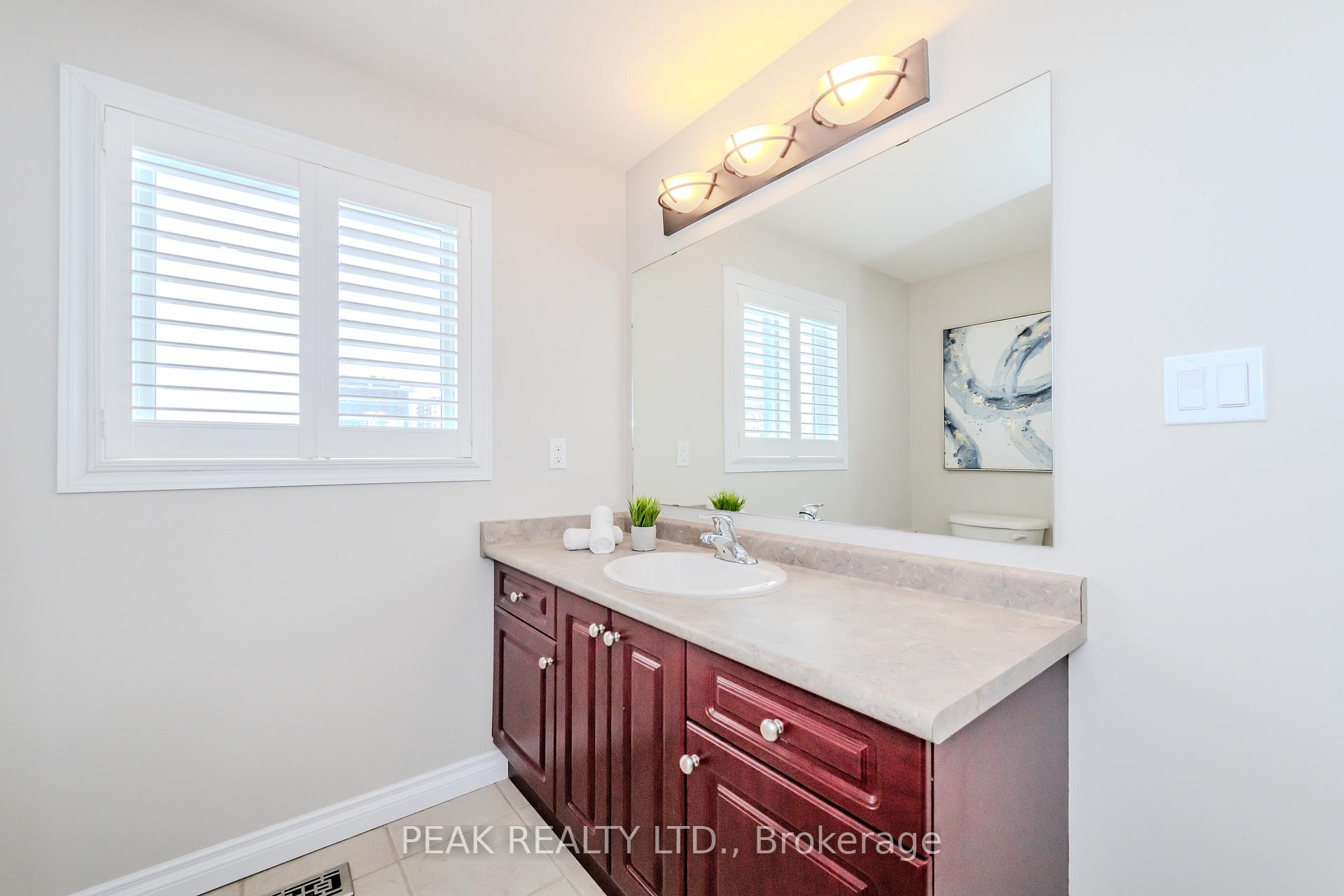 Photo 30 of 39 Winding Meadow Court, Kitchener — HOMEH
