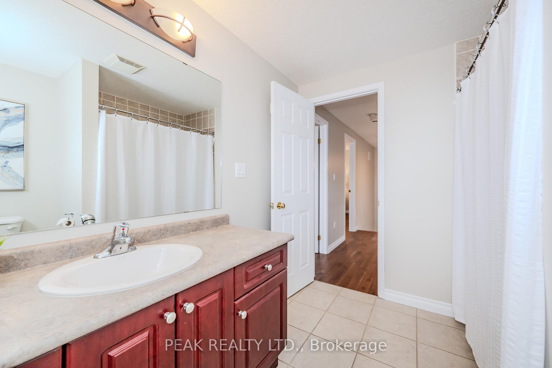 Photo 31 of 39 Winding Meadow Court, Kitchener — HOMEH