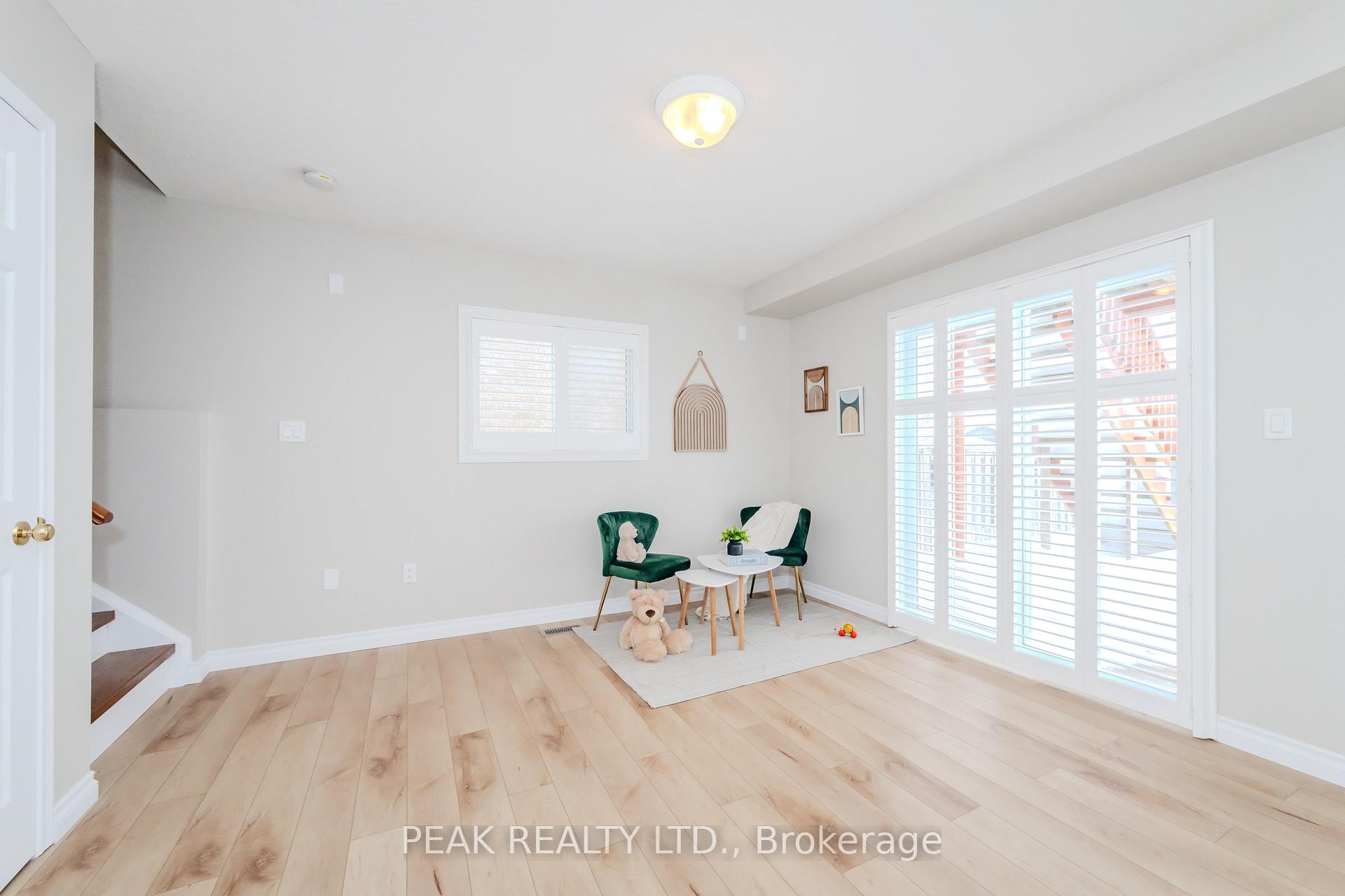 Photo 32 of 39 Winding Meadow Court, Kitchener — HOMEH