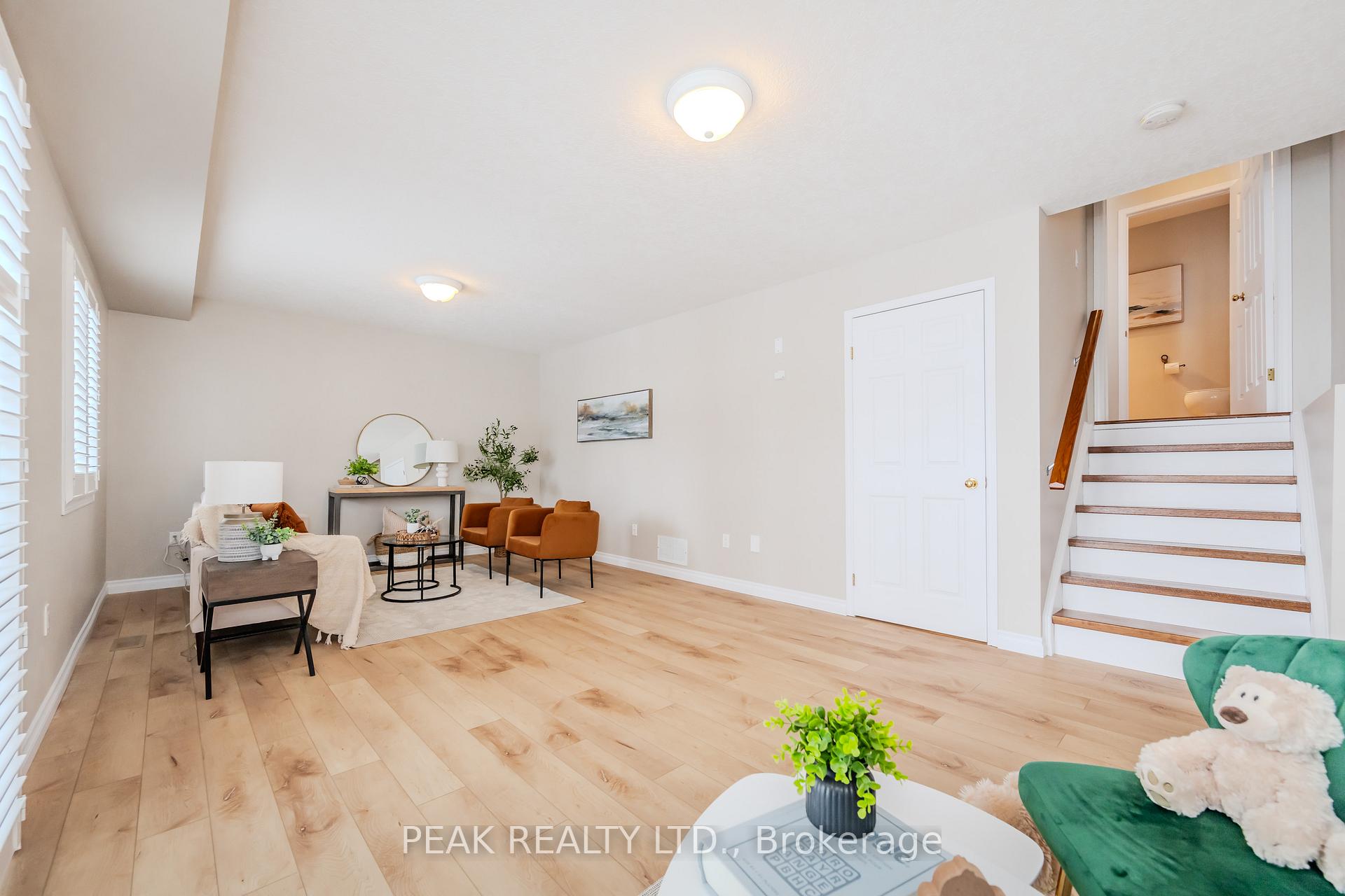 Photo 34 of 39 Winding Meadow Court, Kitchener — HOMEH