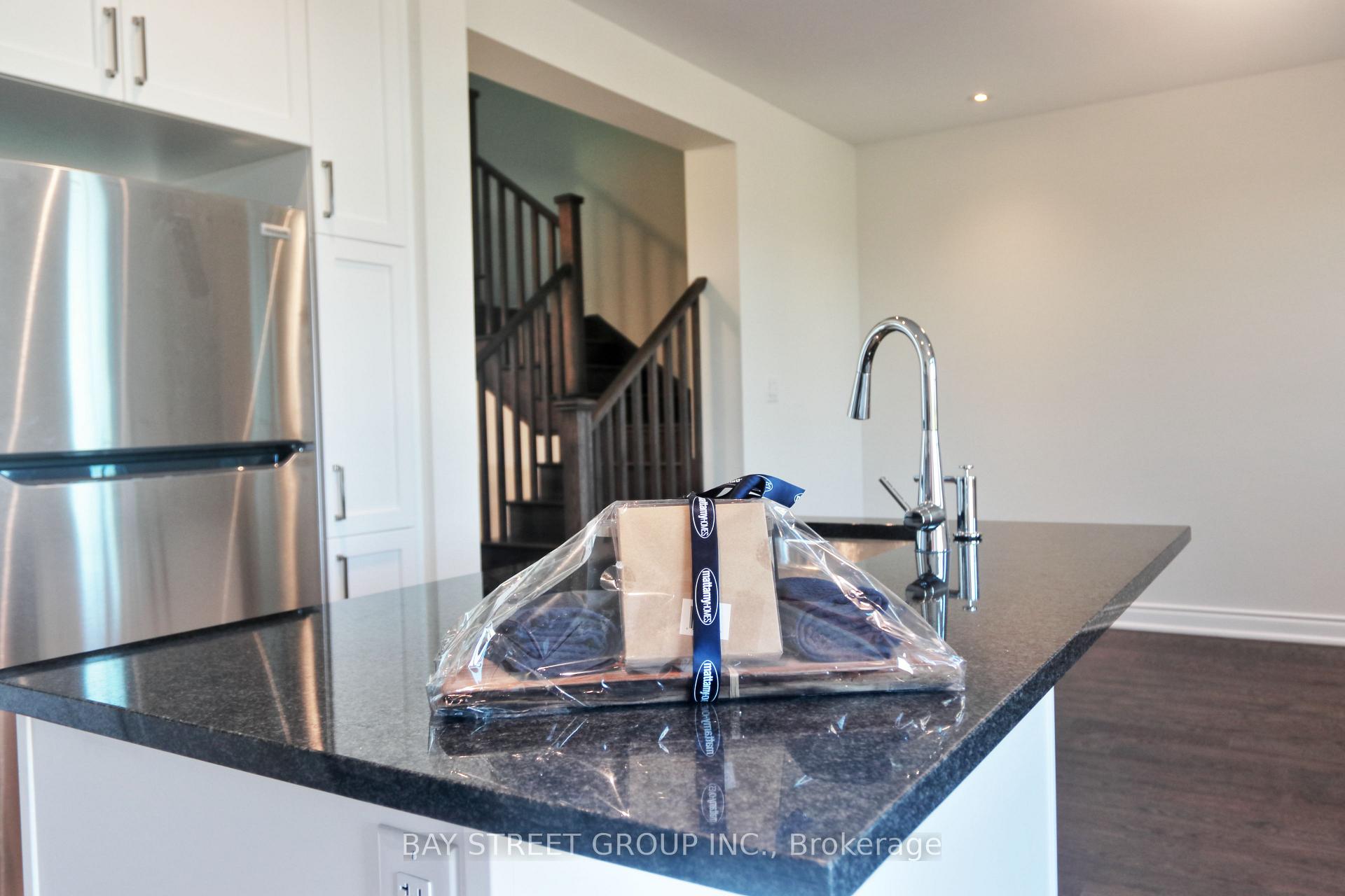 Photo 5 of 189 Beaverbrae Drive, Markham, Victoria Manor-Jennings Gate — HOMEH