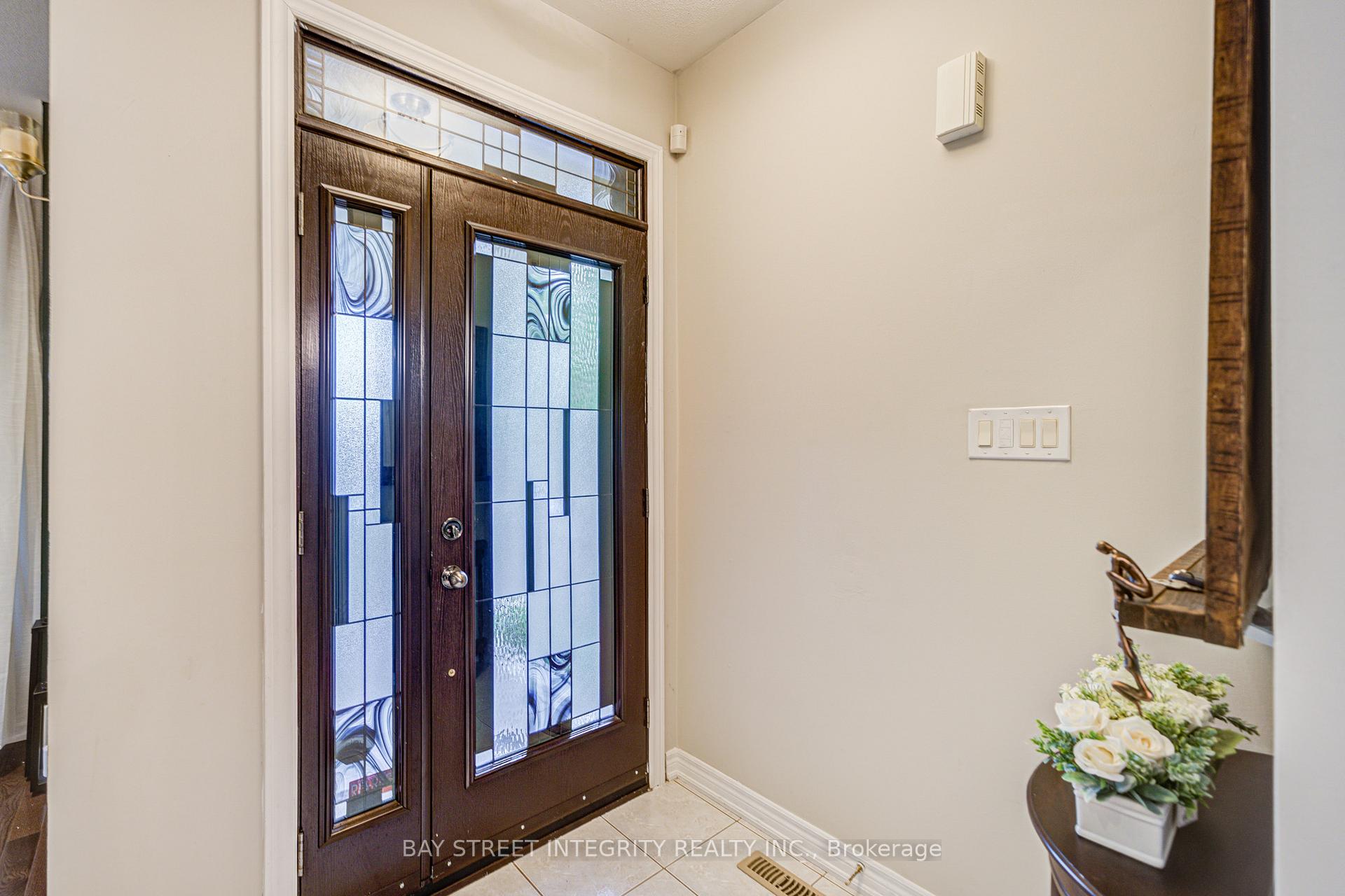 Photo 4 of 39 Forestbrook Drive, Markham, Box Grove — HOMEH