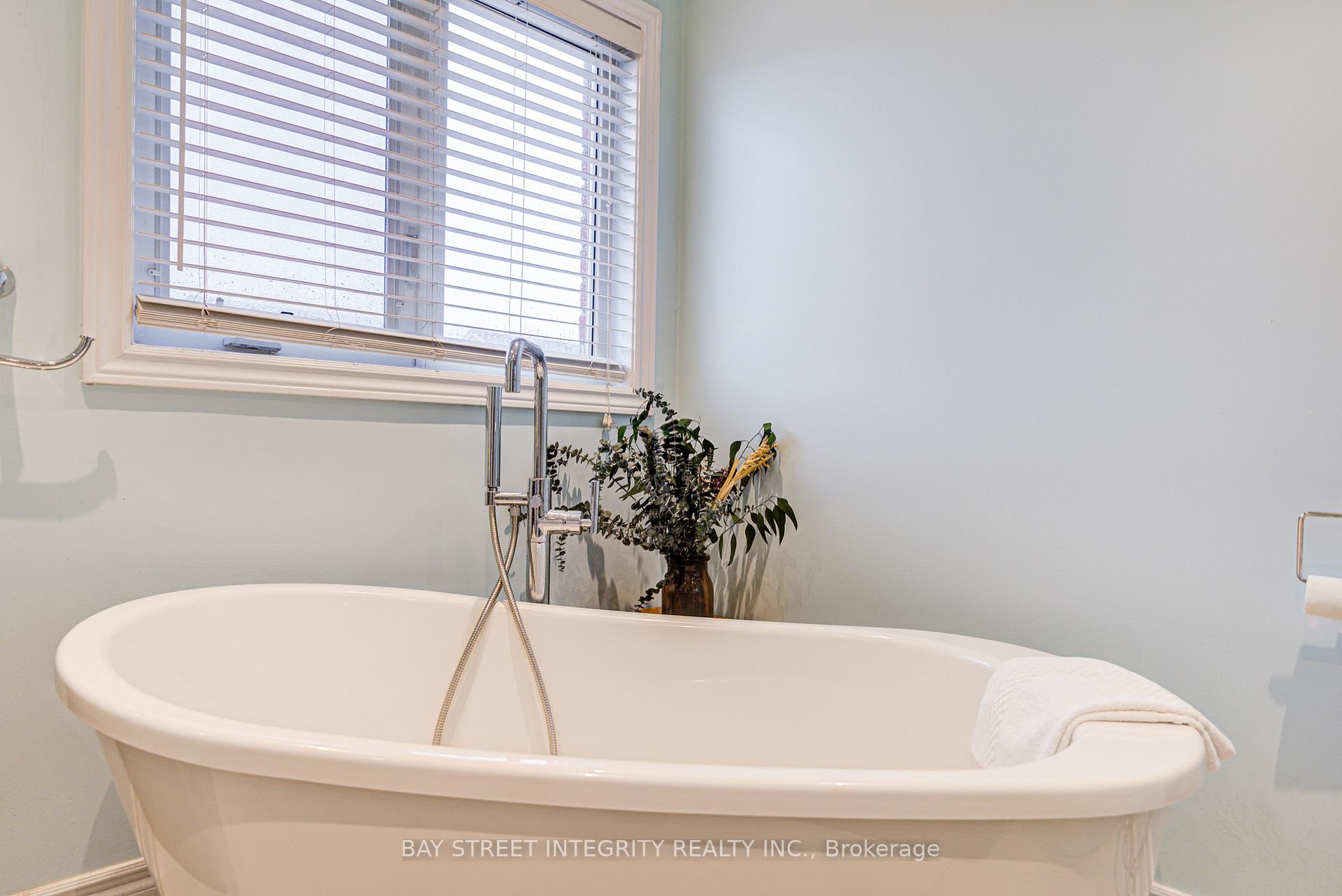 Photo 25 of 39 Forestbrook Drive, Markham, Box Grove — HOMEH