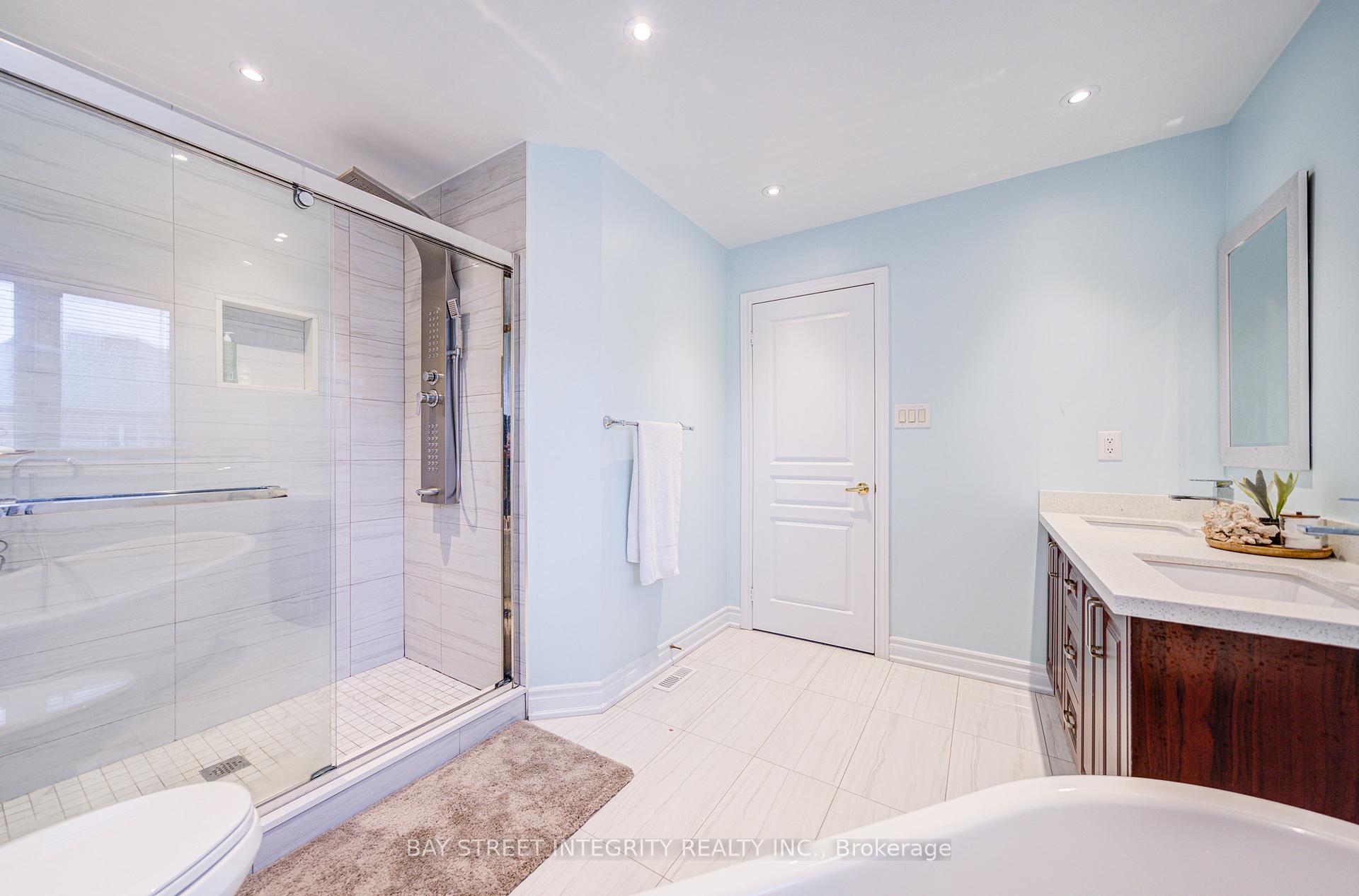 Photo 26 of 39 Forestbrook Drive, Markham, Box Grove — HOMEH