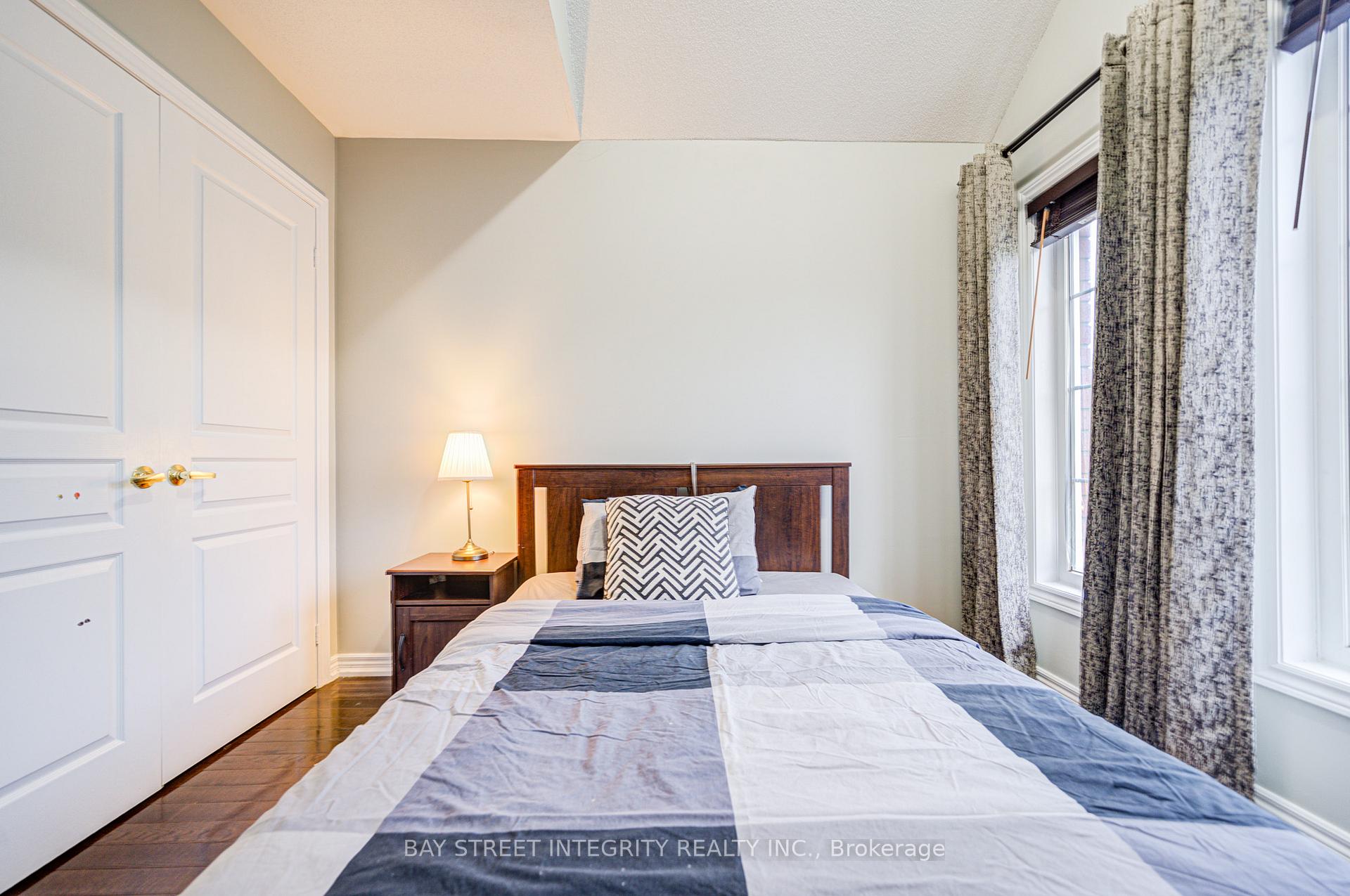 Photo 33 of 39 Forestbrook Drive, Markham, Box Grove — HOMEH