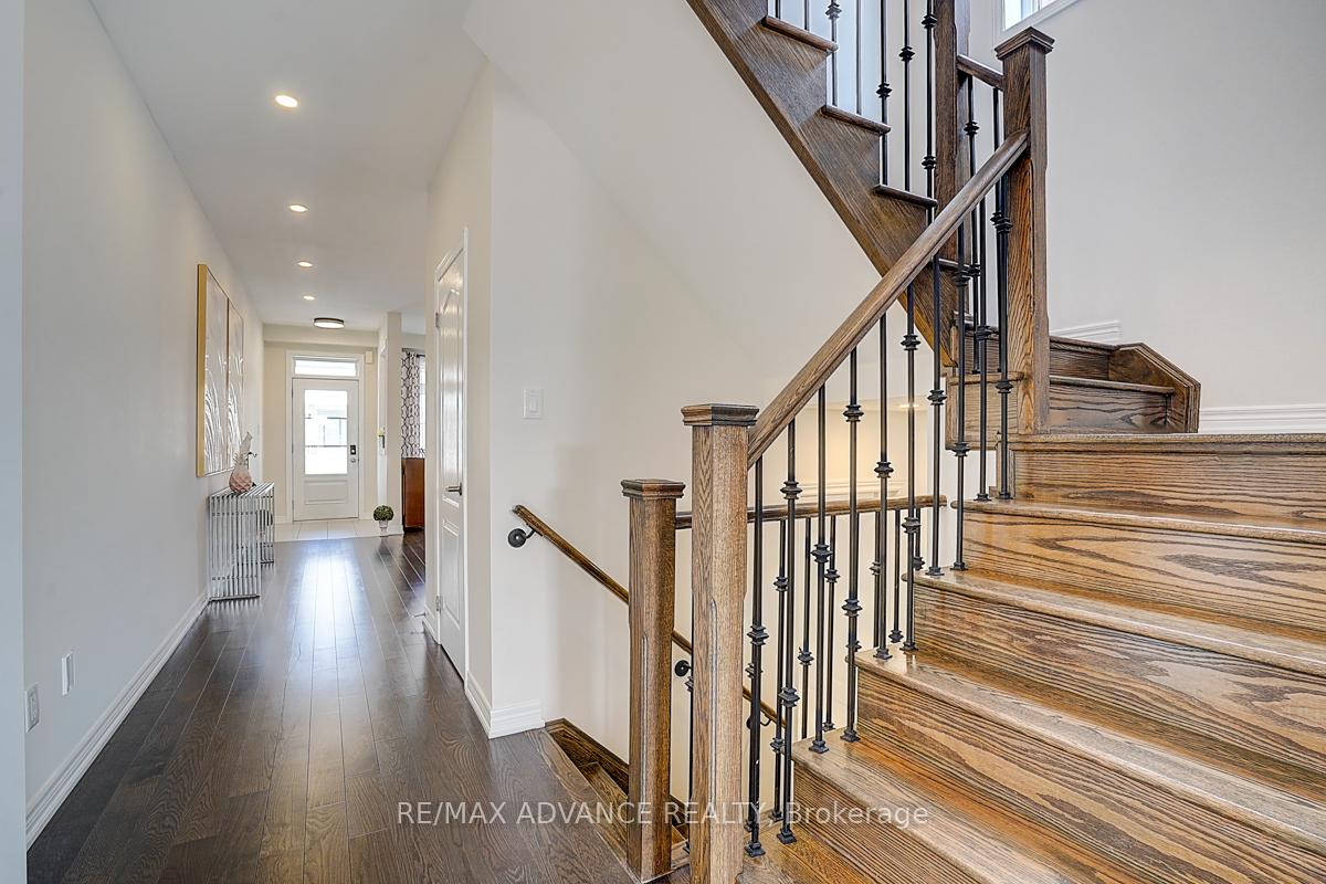 Photo 8 of 24 Decast Crescent, Markham, Box Grove — HOMEH