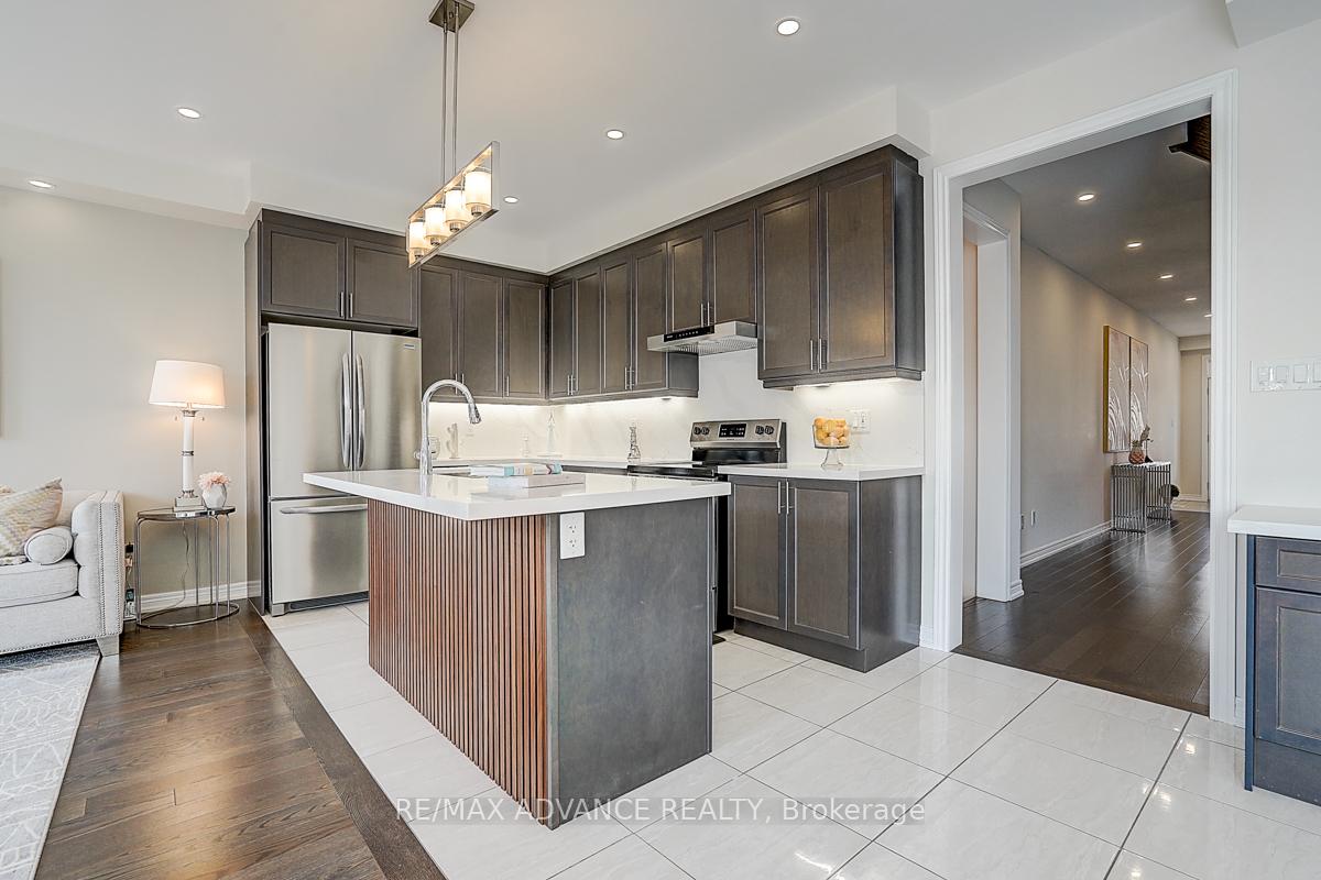Photo 14 of 24 Decast Crescent, Markham, Box Grove — HOMEH