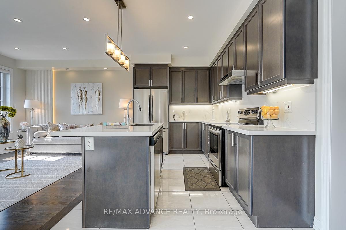 Photo 15 of 24 Decast Crescent, Markham, Box Grove — HOMEH