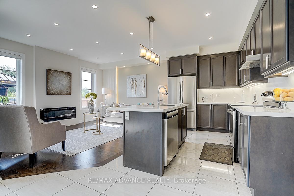 Photo 16 of 24 Decast Crescent, Markham, Box Grove — HOMEH