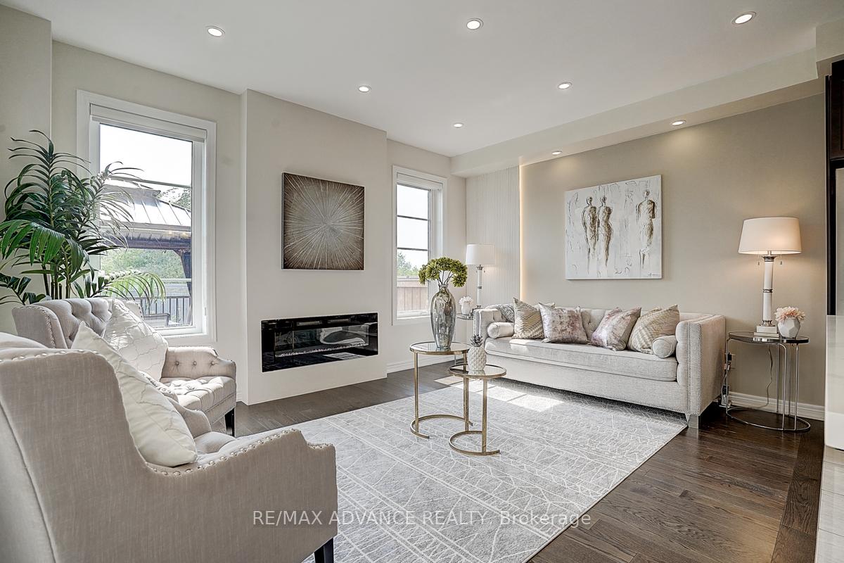 Photo 17 of 24 Decast Crescent, Markham, Box Grove — HOMEH
