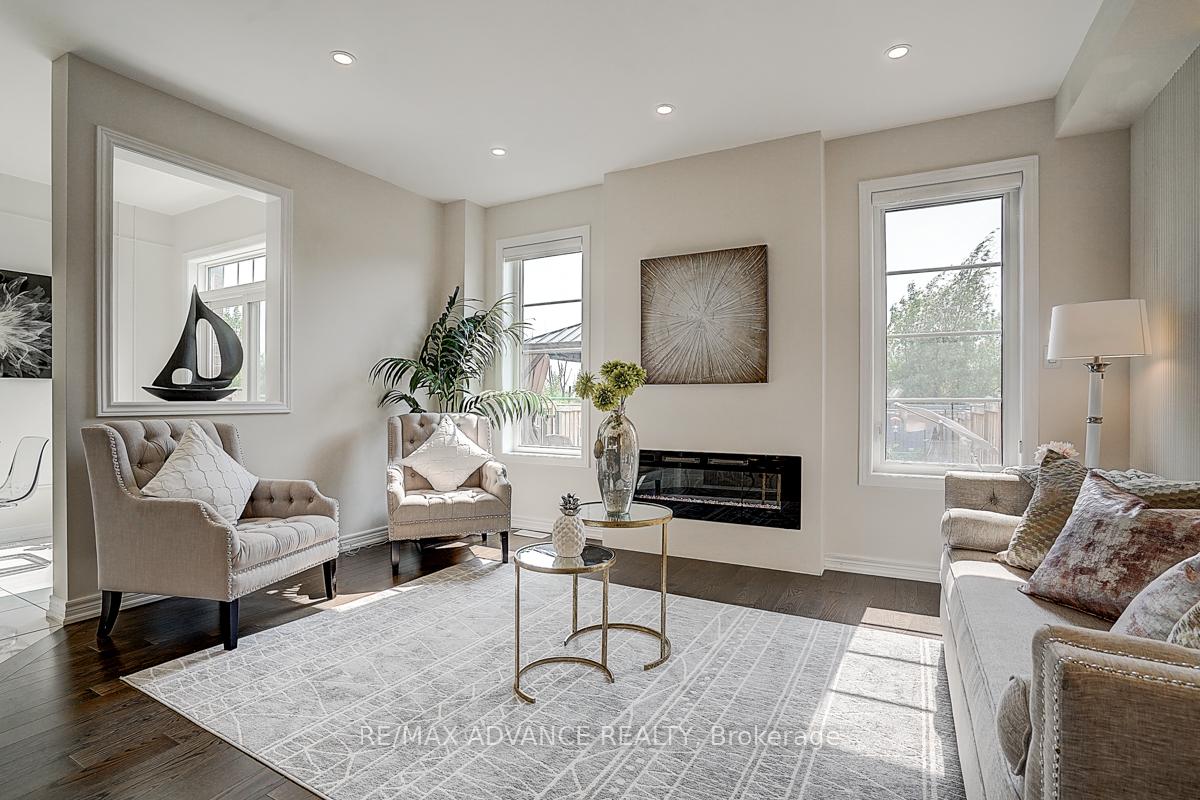 Photo 18 of 24 Decast Crescent, Markham, Box Grove — HOMEH